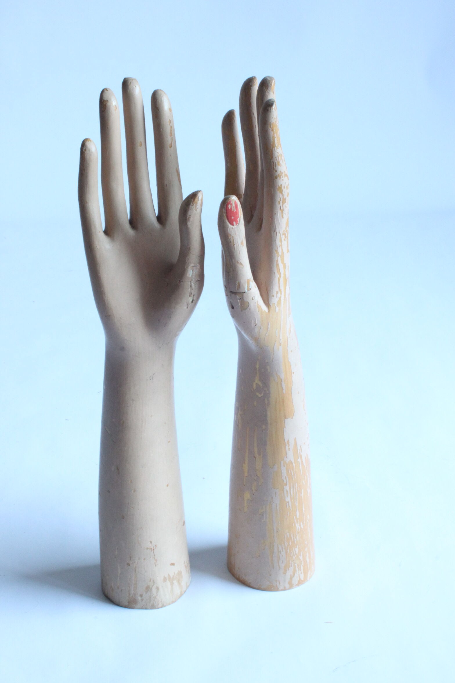 Gants en bois présentoirs de mannequins, années 1930, ensemble de 2.