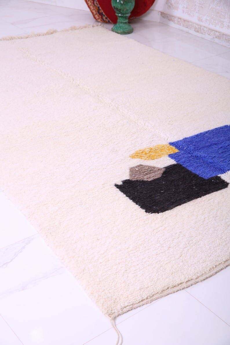 Berber rug in natural wool, size 150 x 250 cm, colorful patterns