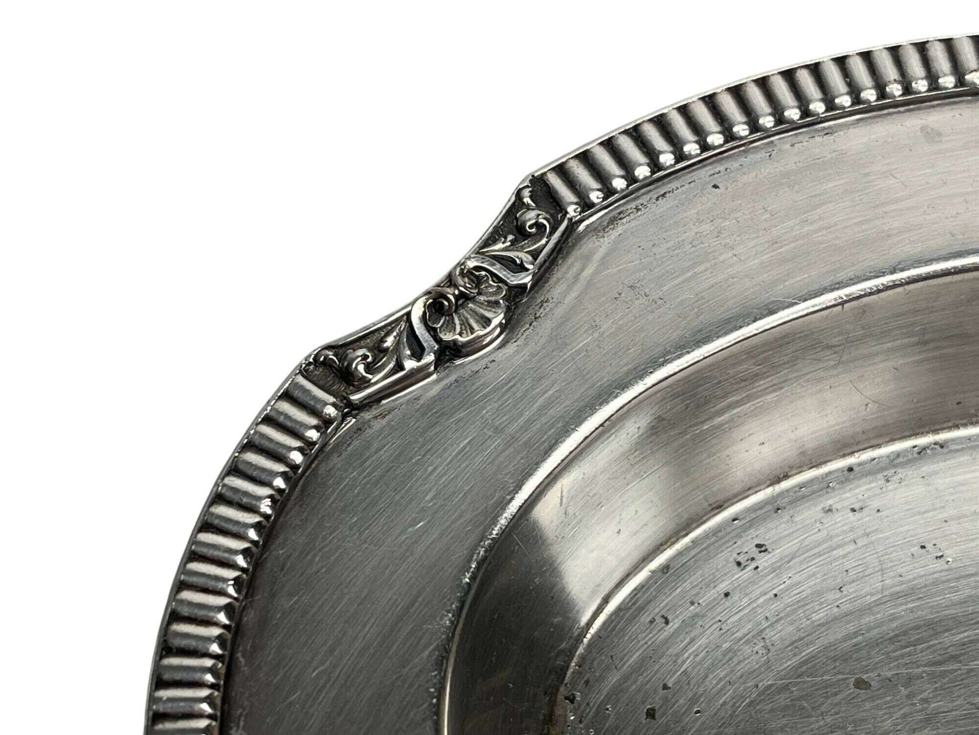 Oval metal silver-plated catchall with hallmarks from the early 20th century.