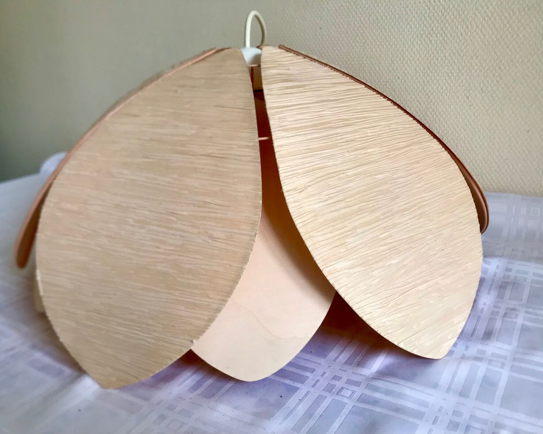 Suspension lotus flower petals