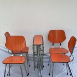 Table en formica orange et 4 chaises