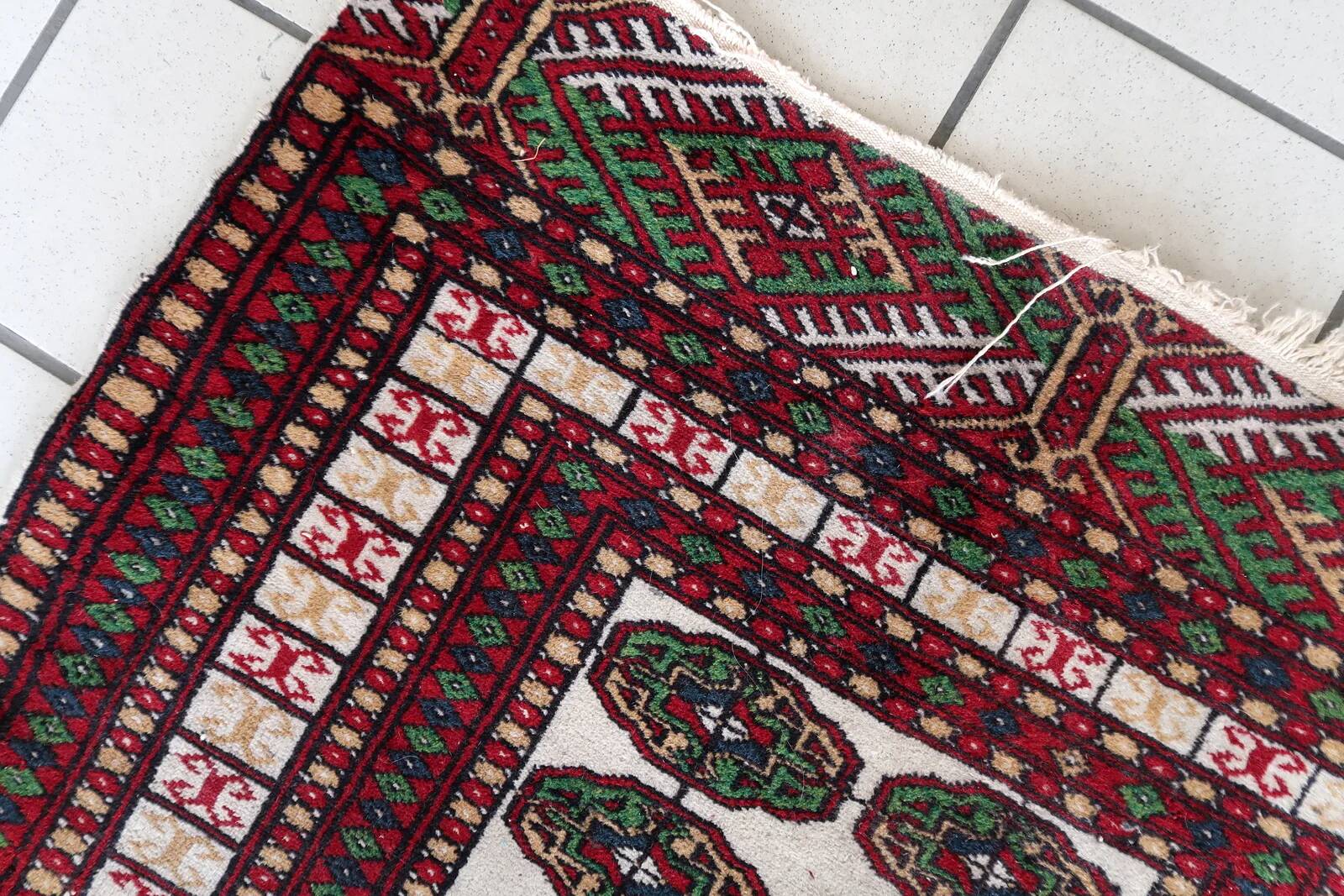 Handmade vintage Uzbek Bukhara rug 77cm x 128cm 1960s - 1С1175