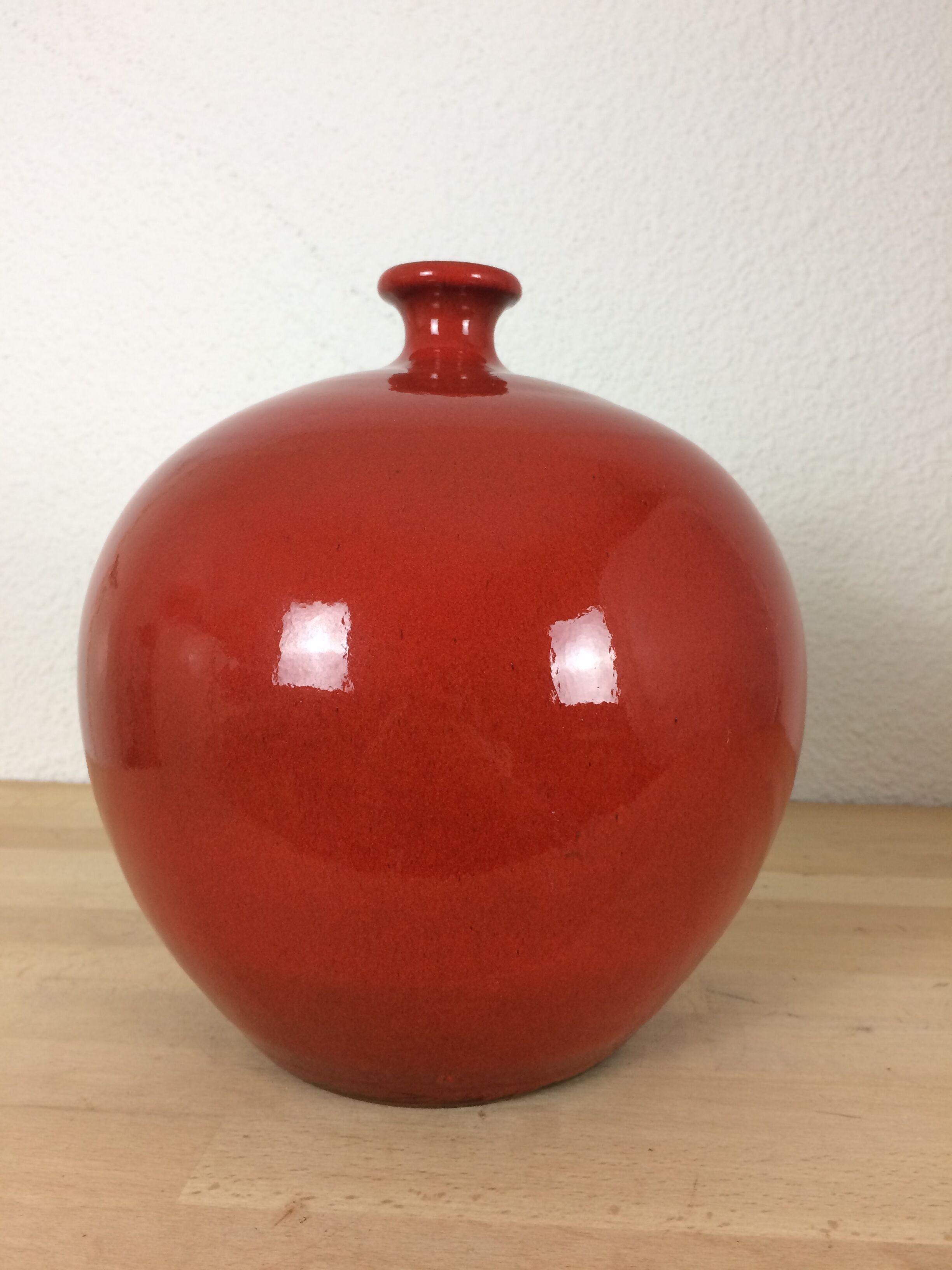 Vase red ceramic ball 25 x 22 cm