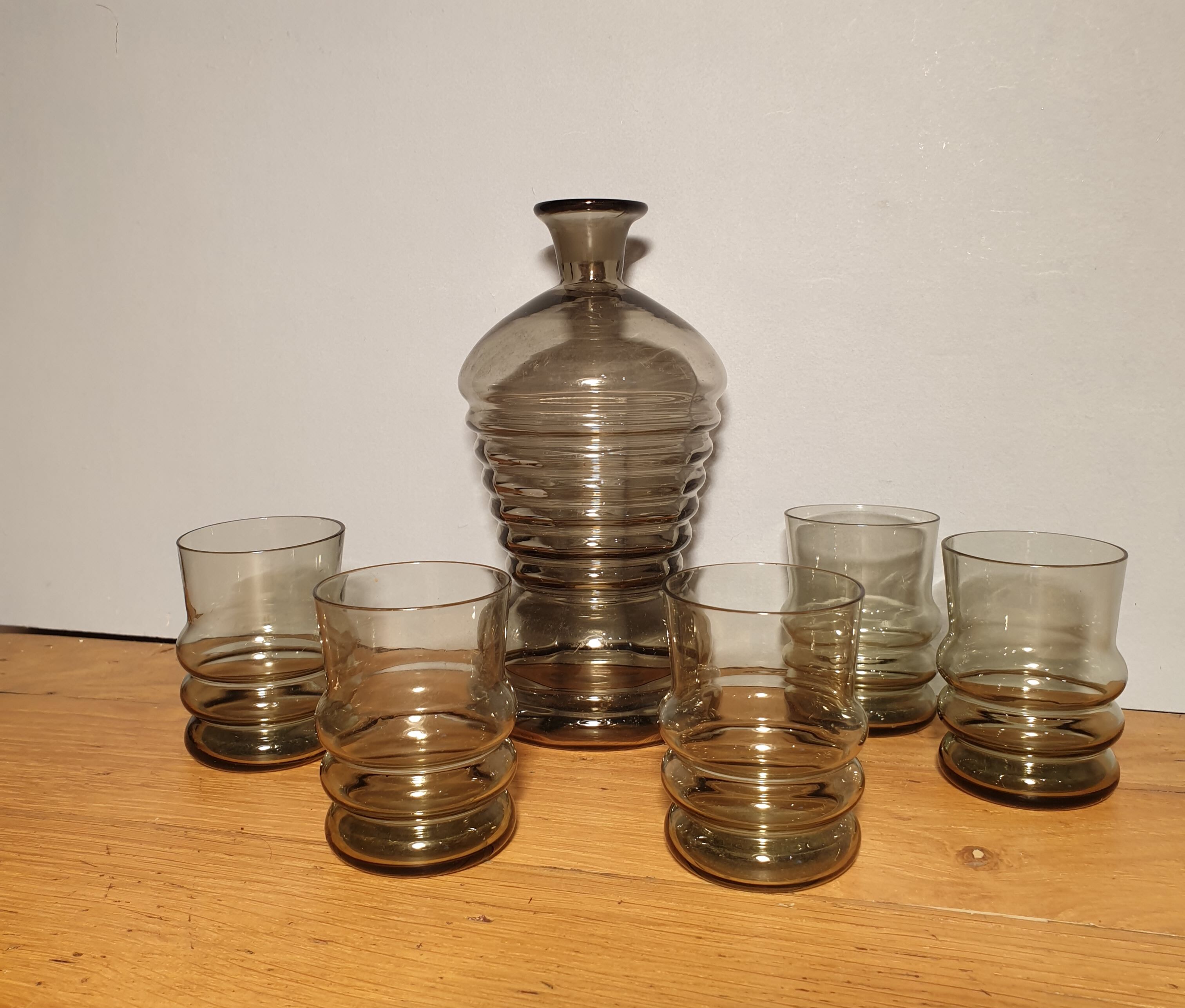 Smoked glass liquor service