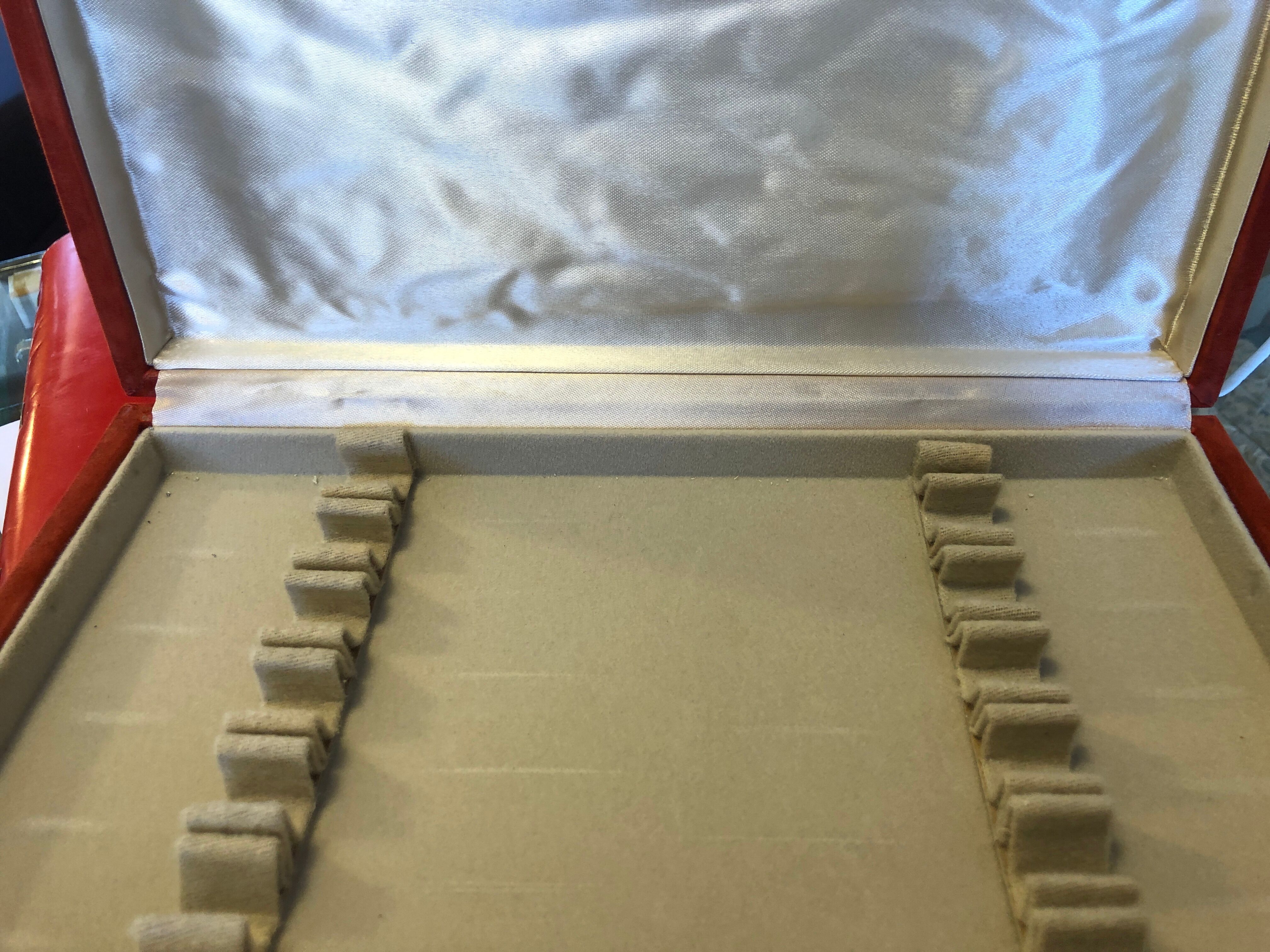 12 silverware knives