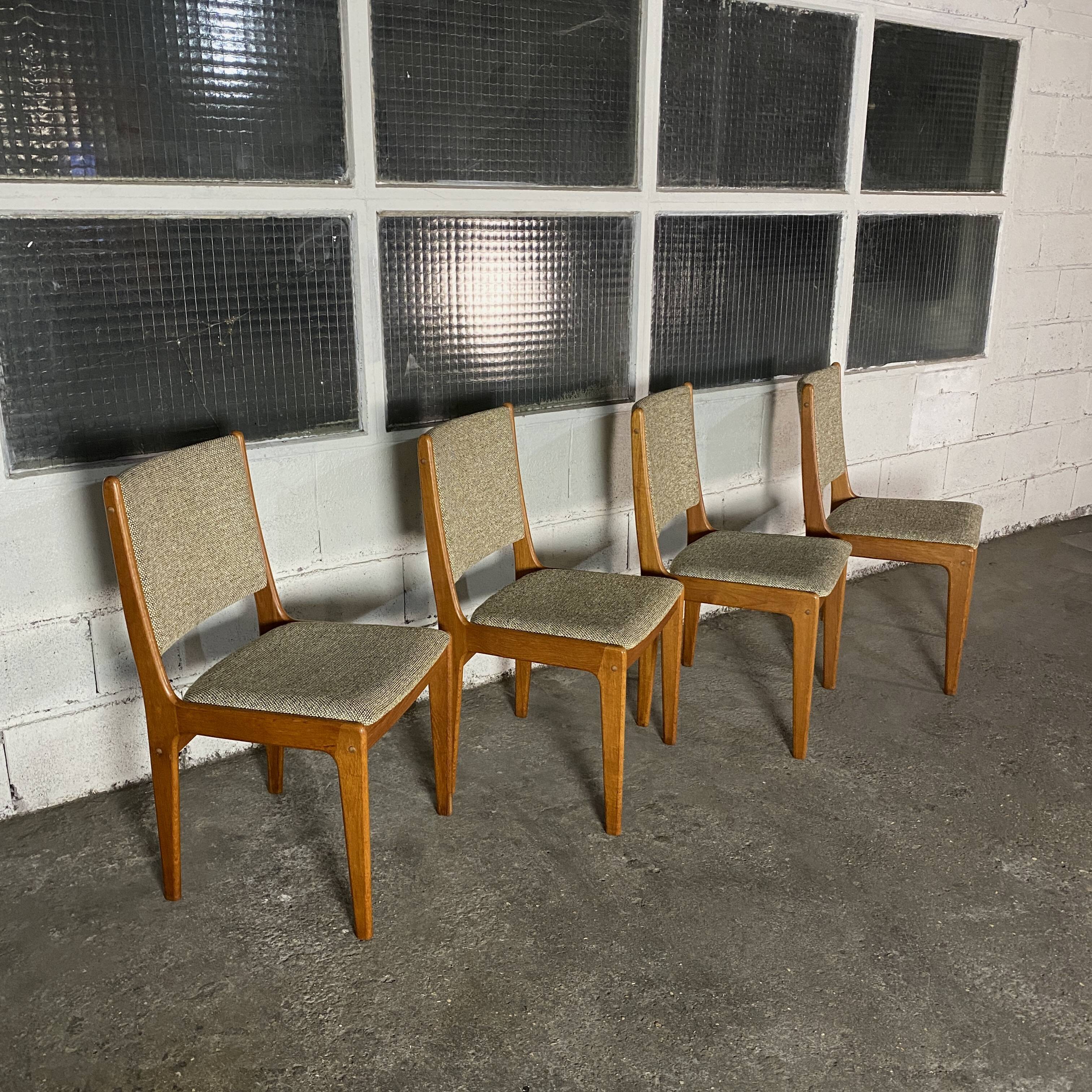 Set of 4 vintage teak chairs, Johannes Andersen, 1960