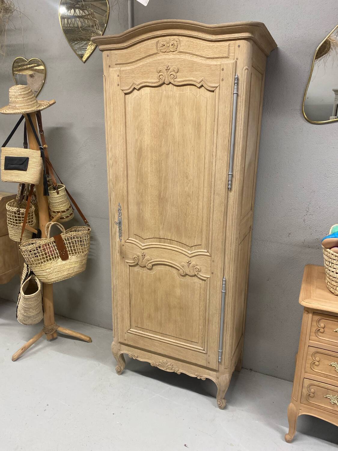 Louis XV bonnetiere in raw wood