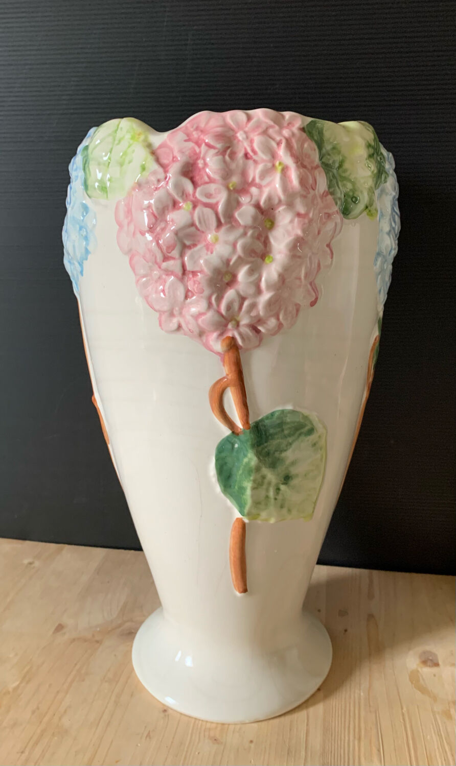 Ceramic vase slip flowers