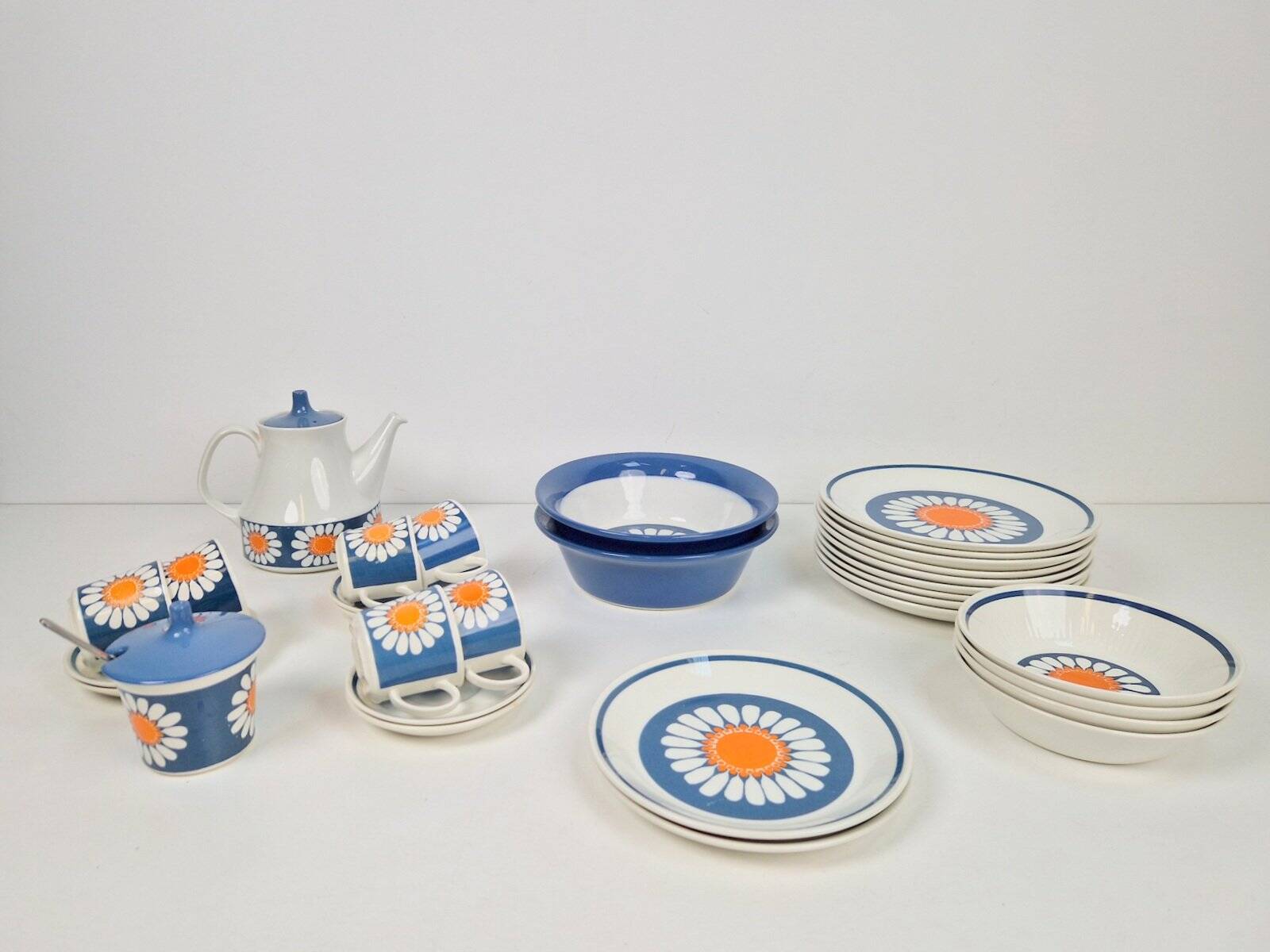 Daisy Turi Tableware from Figgjo Flint, Norway, 1960s, Set of 24