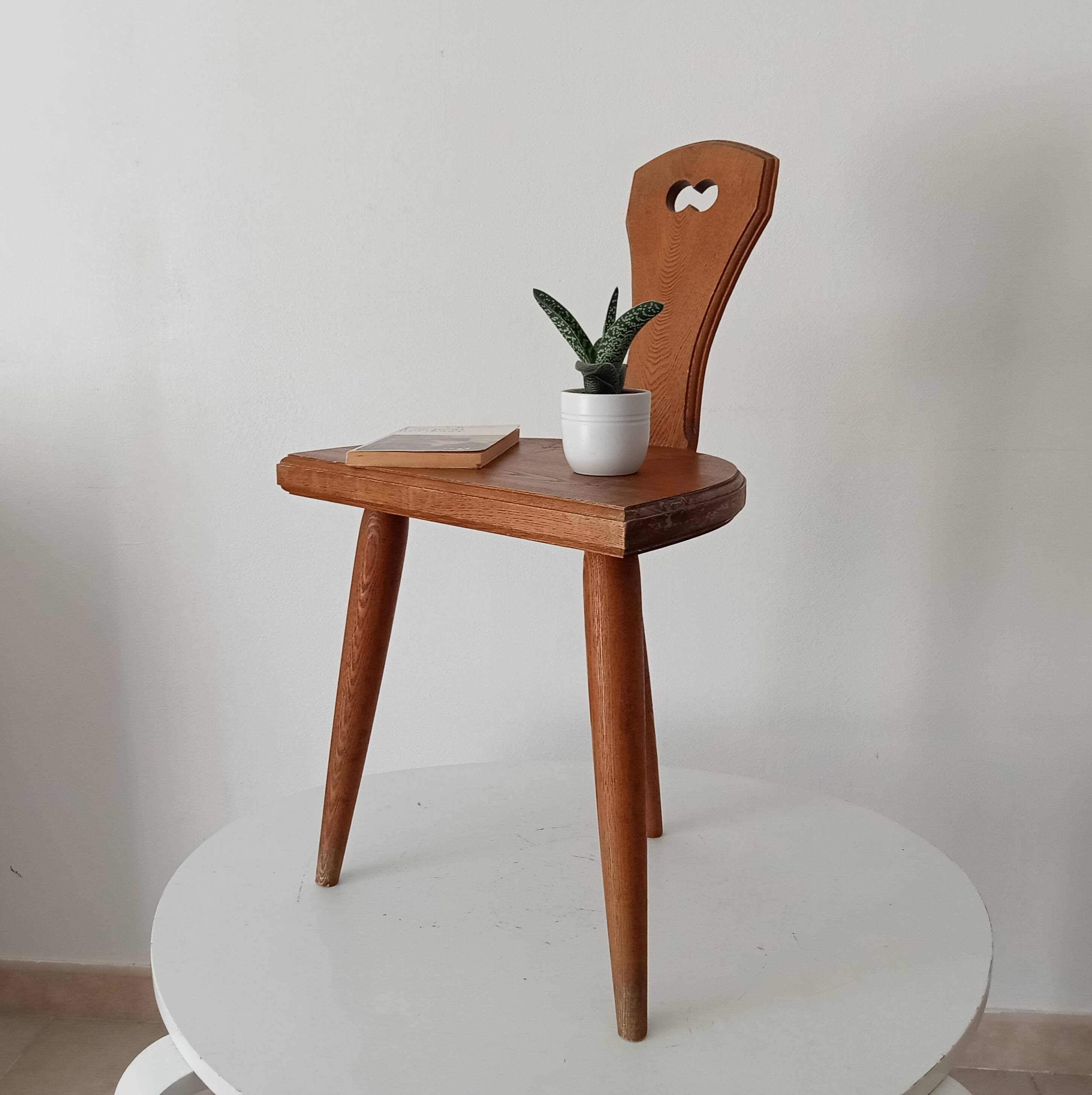 Low brutalist tripod chair in solid oak from the 1960s.