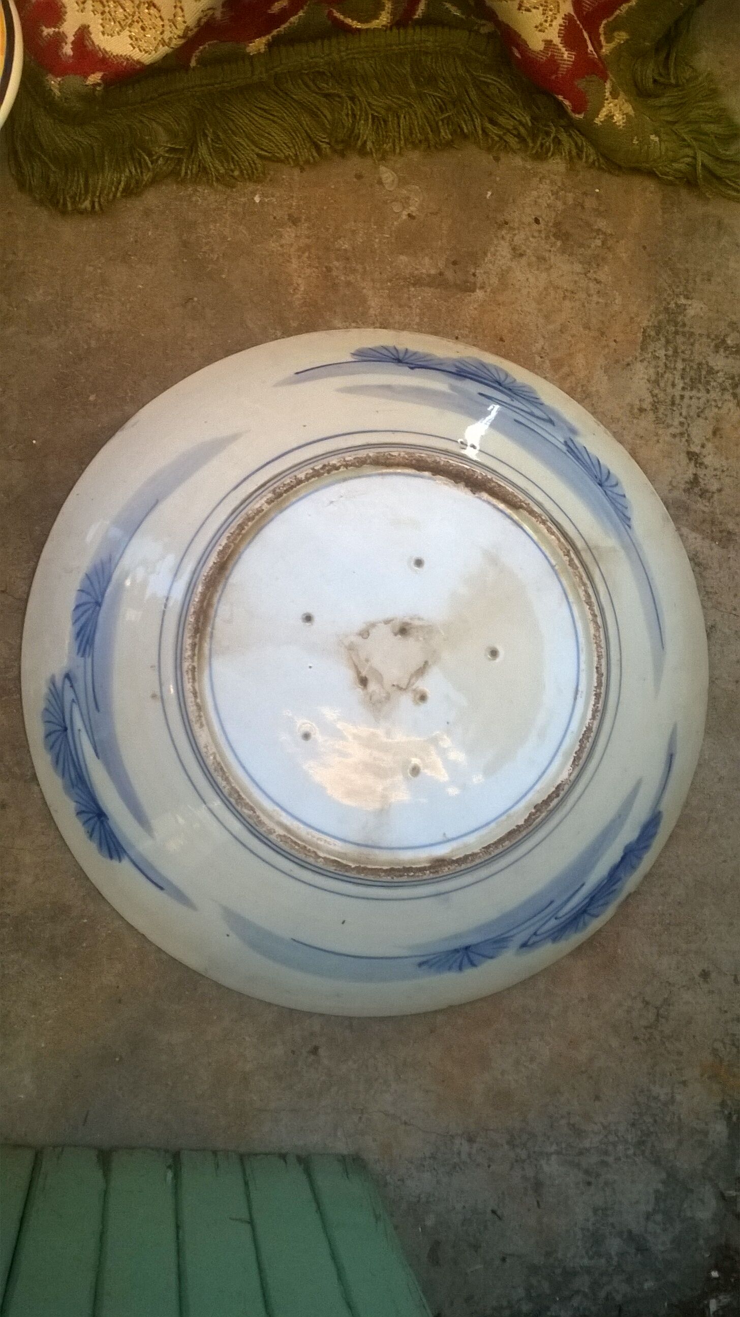 Ancient plate in arita porcelain, Japan