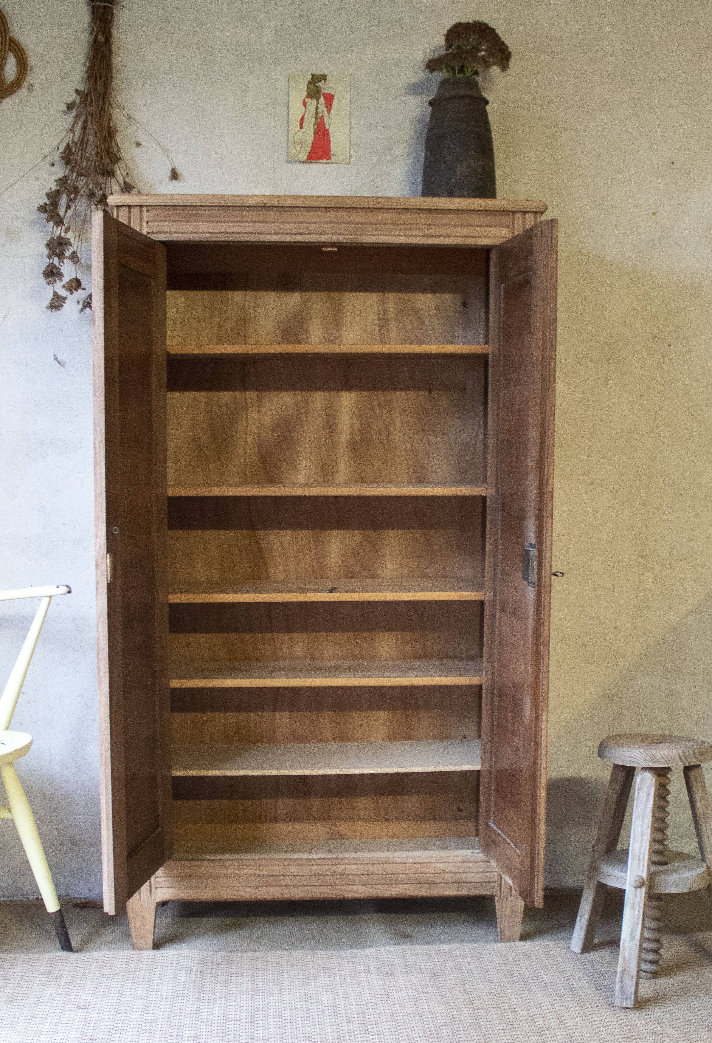 Petite  armoire parisienne