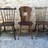 Chaises de bistrot depareillées