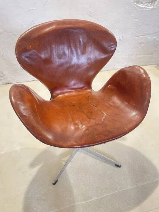 First edition Arne Jacobsen Swan chair, original patinated leather, 1950s