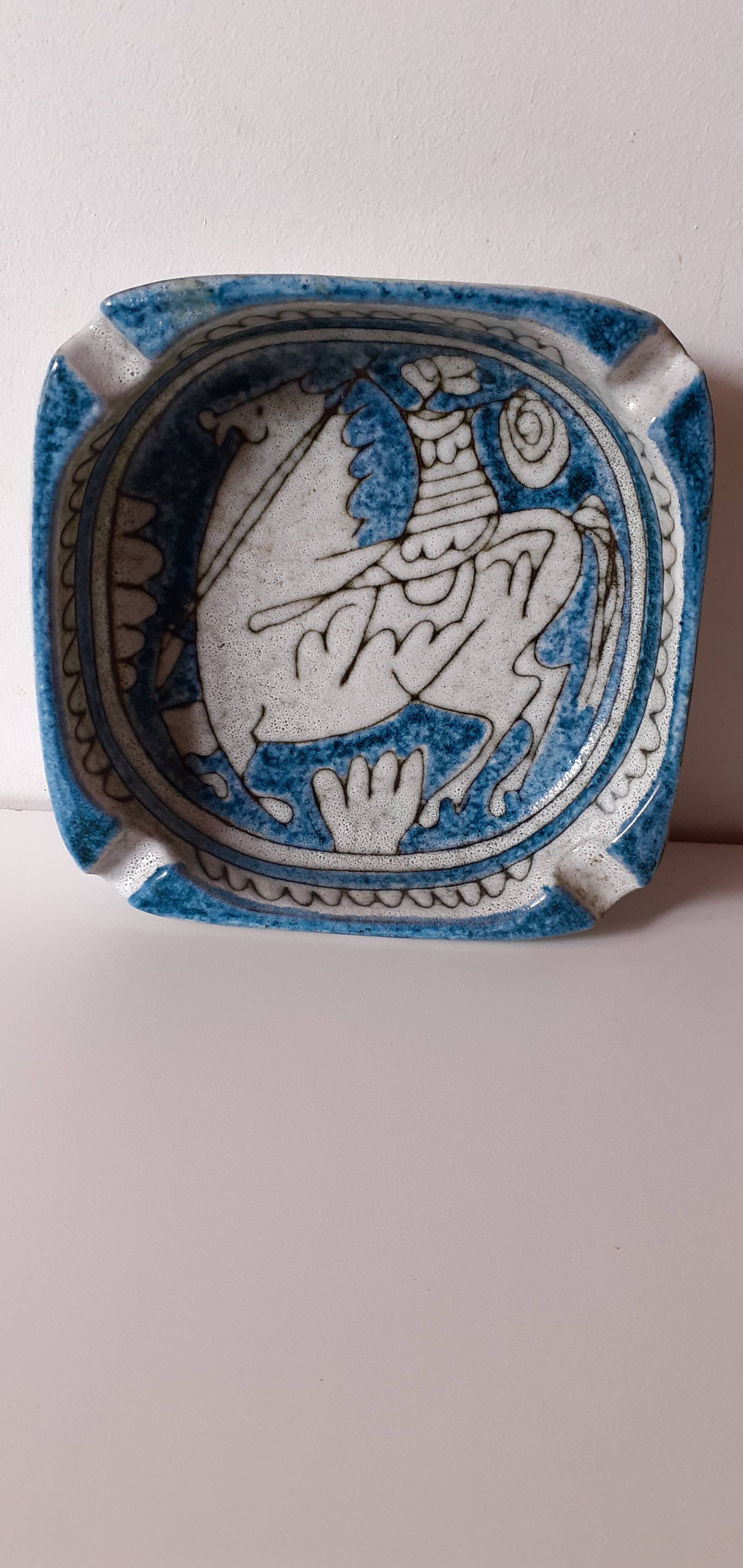 Ashtray or pocket emptying