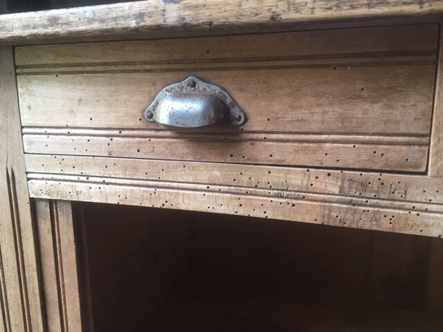 Small Parisian buffet sliding doors