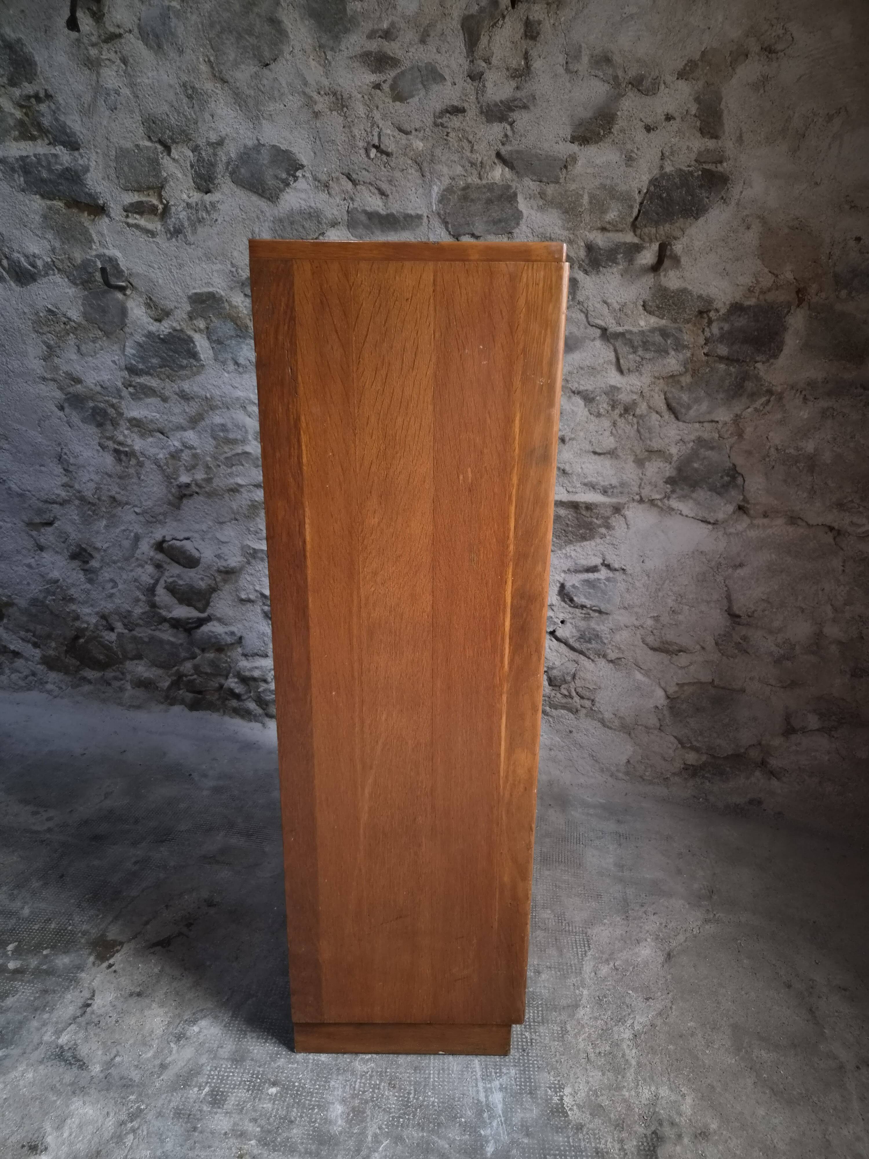 Armoire à rideau vintage en chêne | France | 1960s–1970s