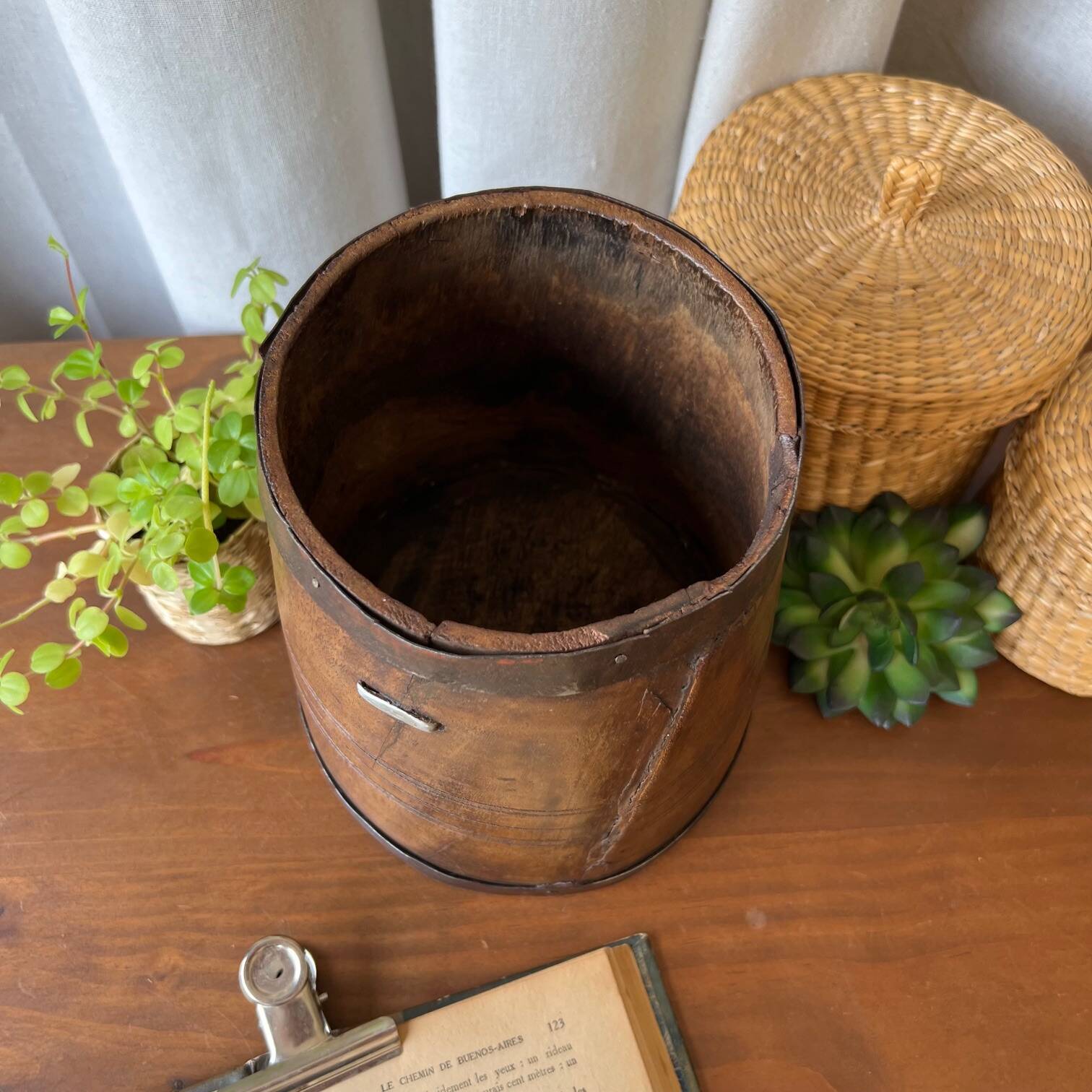 Atypical wooden planter