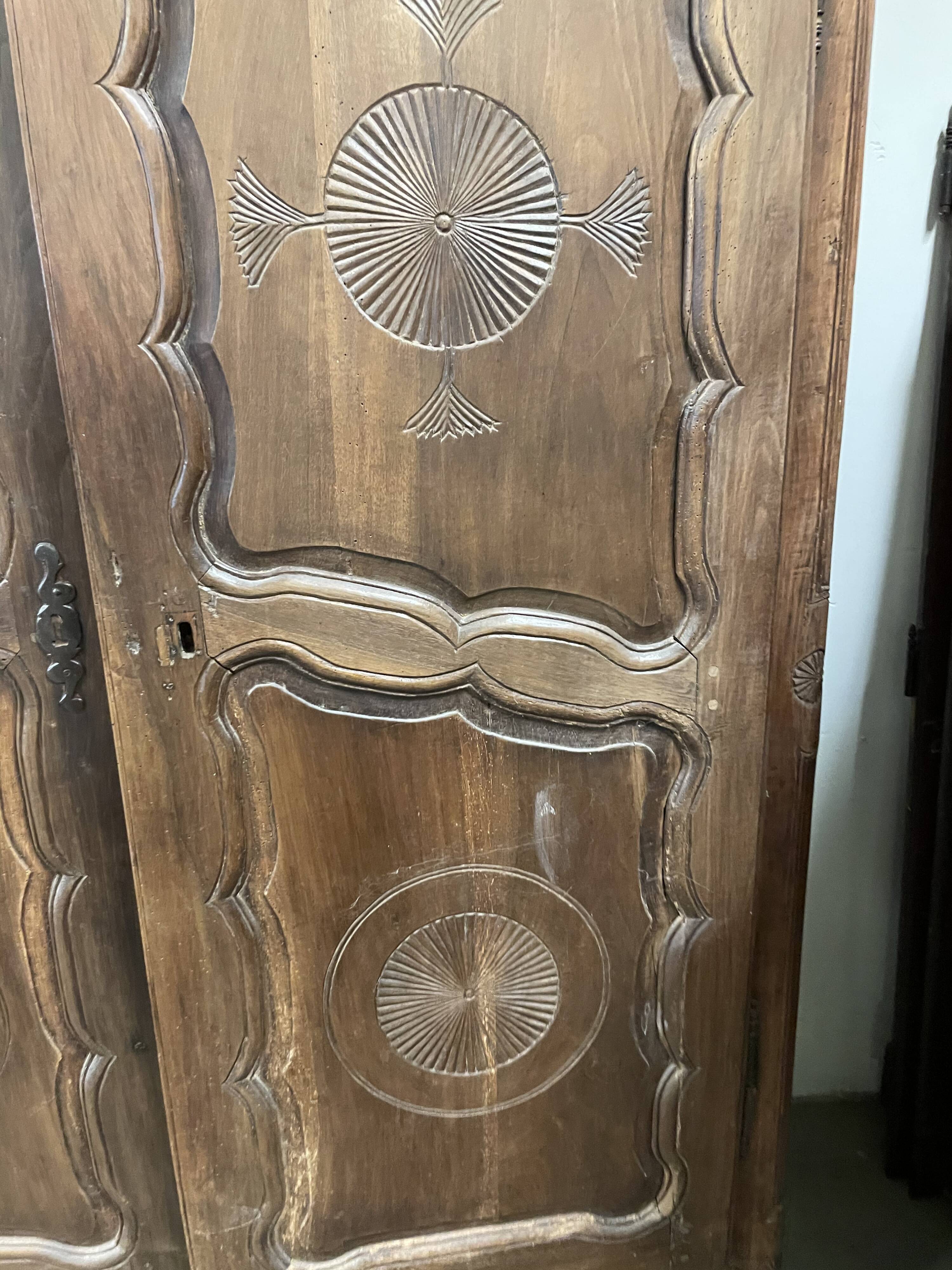 Armoire ancienne placard penderies Louis XV