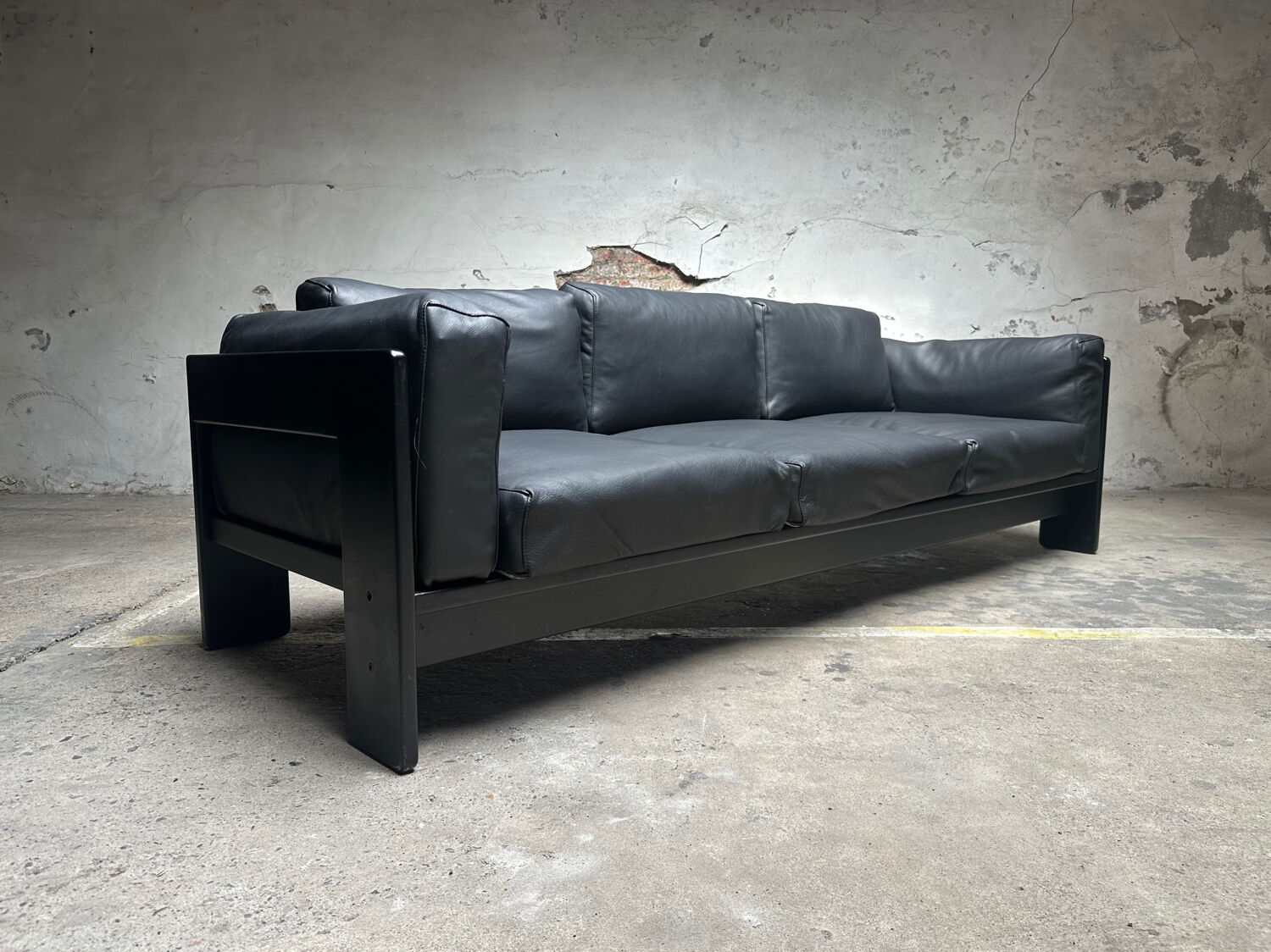 Bastiano Sofa by Tobia Scarpa for Knoll – Black Leather