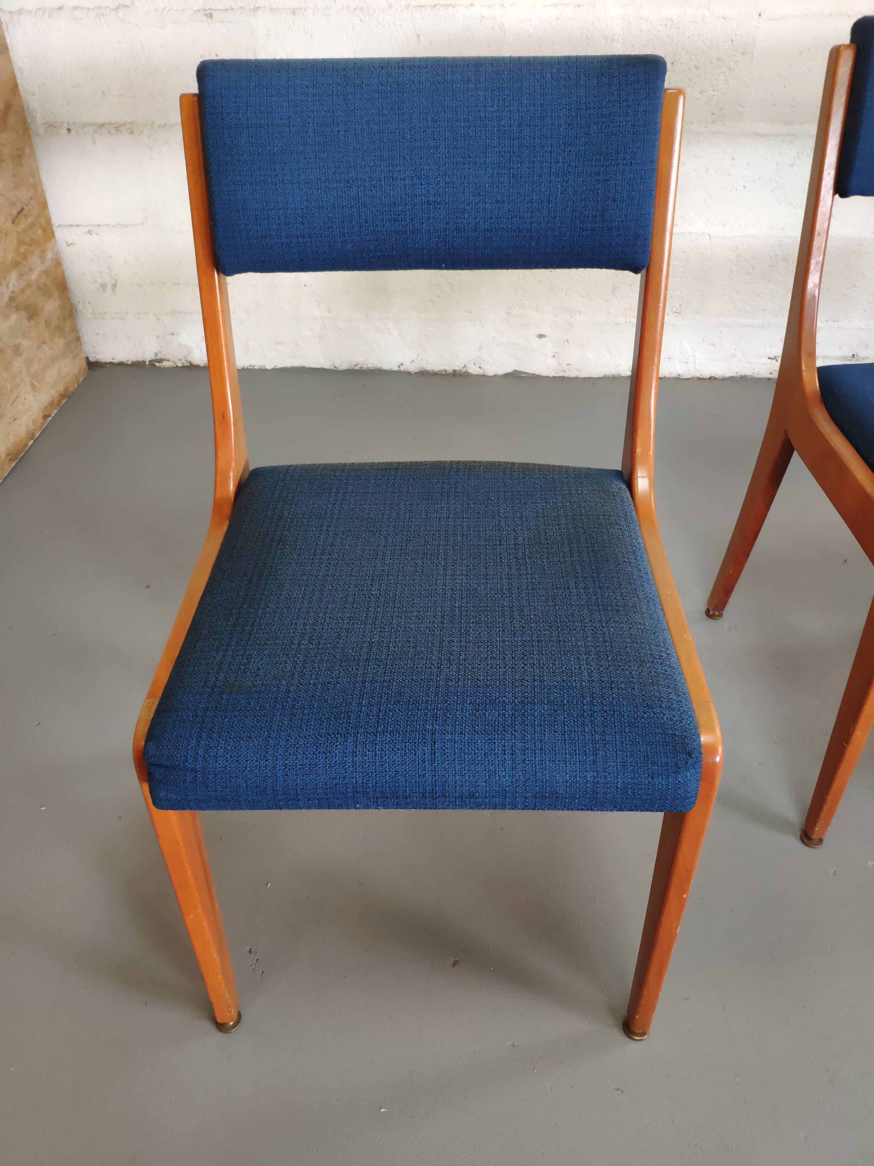 Lot de 4 chaises vintage piètement bois et tissu bleu circa 60