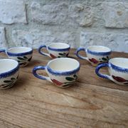 Ensemble de 6 petites tasses style Quimper, Bayeux, Rouen