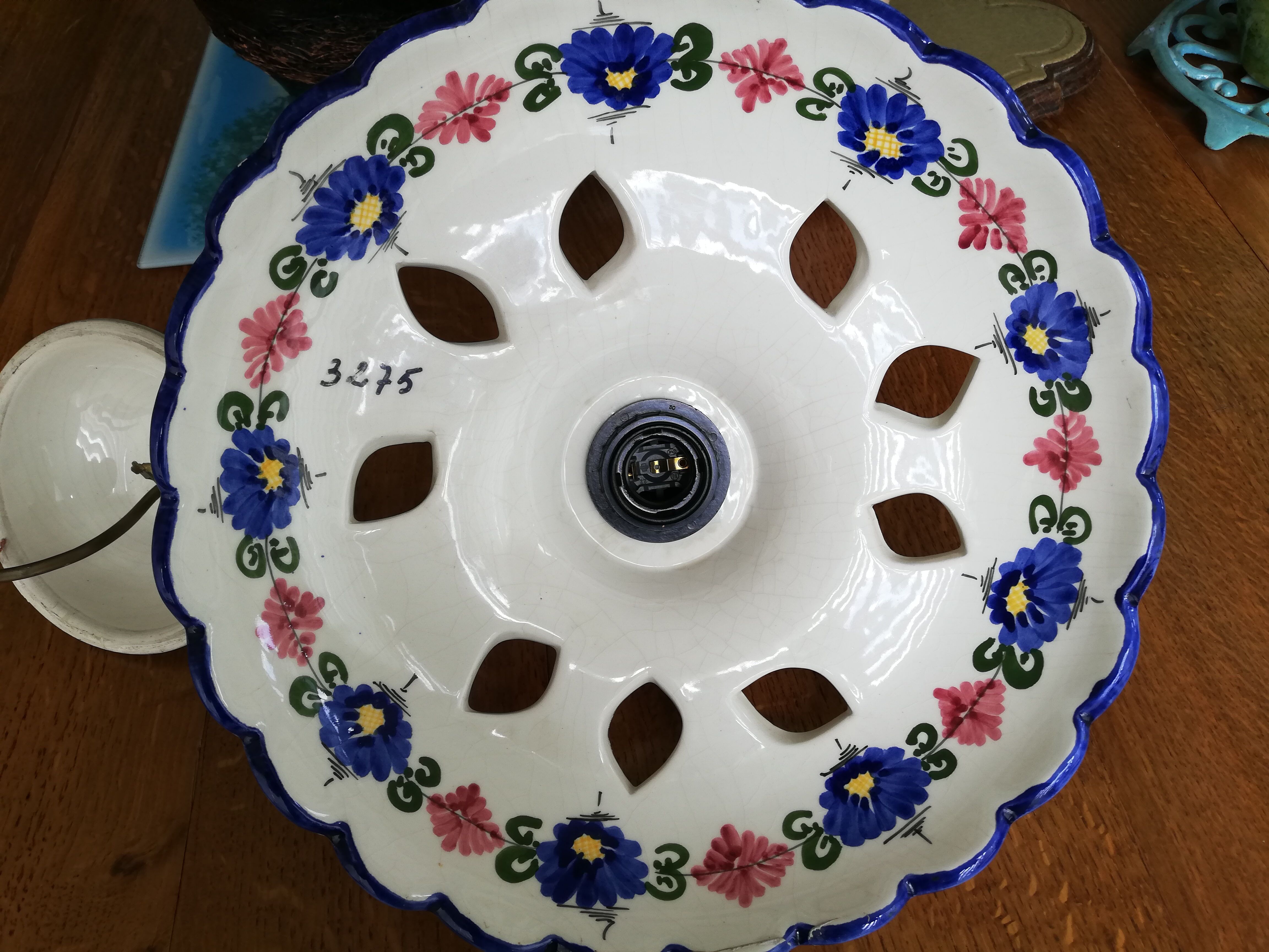 Antique ceramic suspension