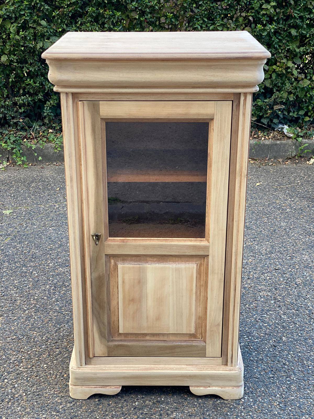 Vitrine bonnetière Louis Philippe rénovée en merisier brut