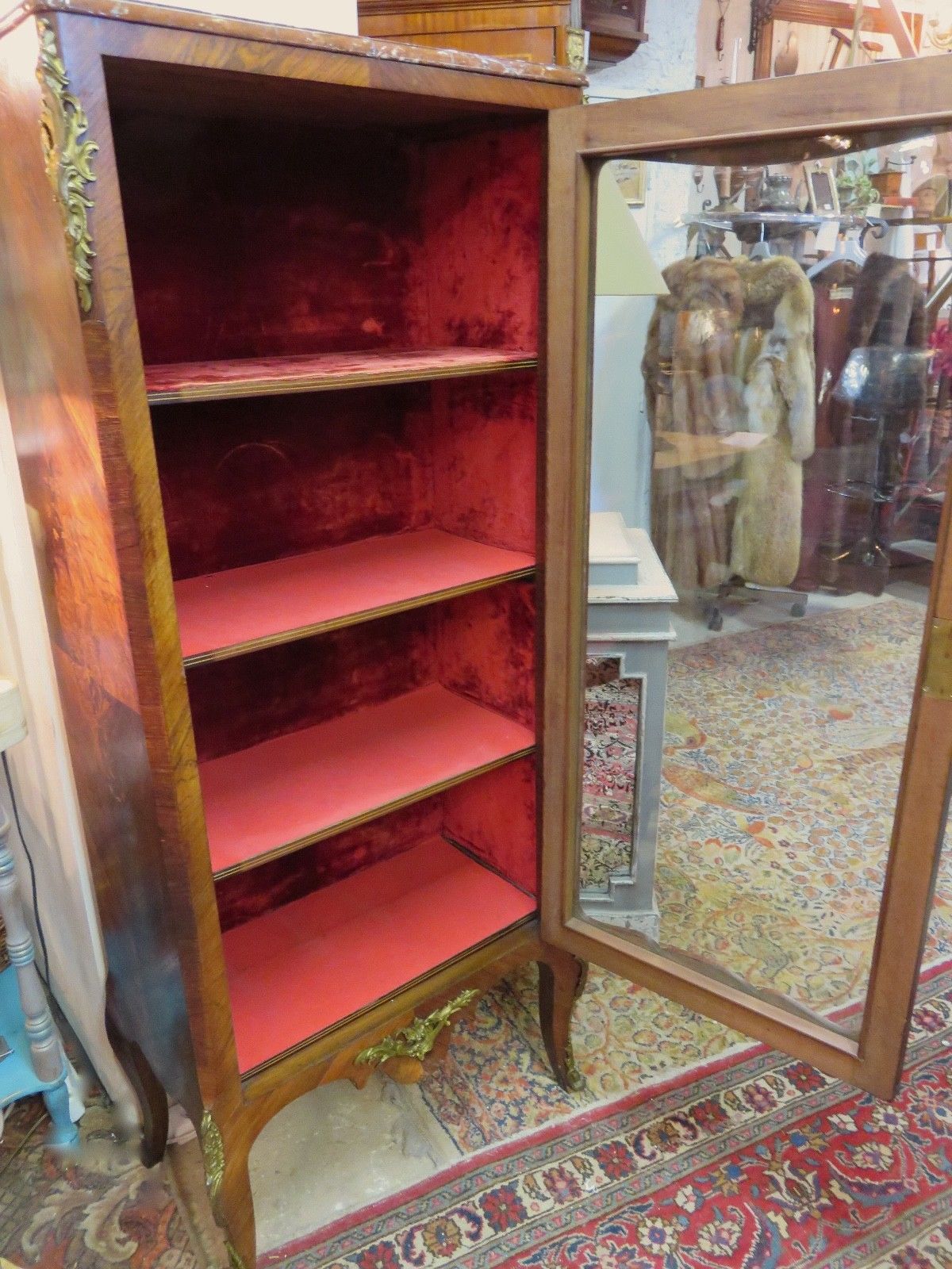 Showcase bronze Louis XV decorated with marquetry veneer