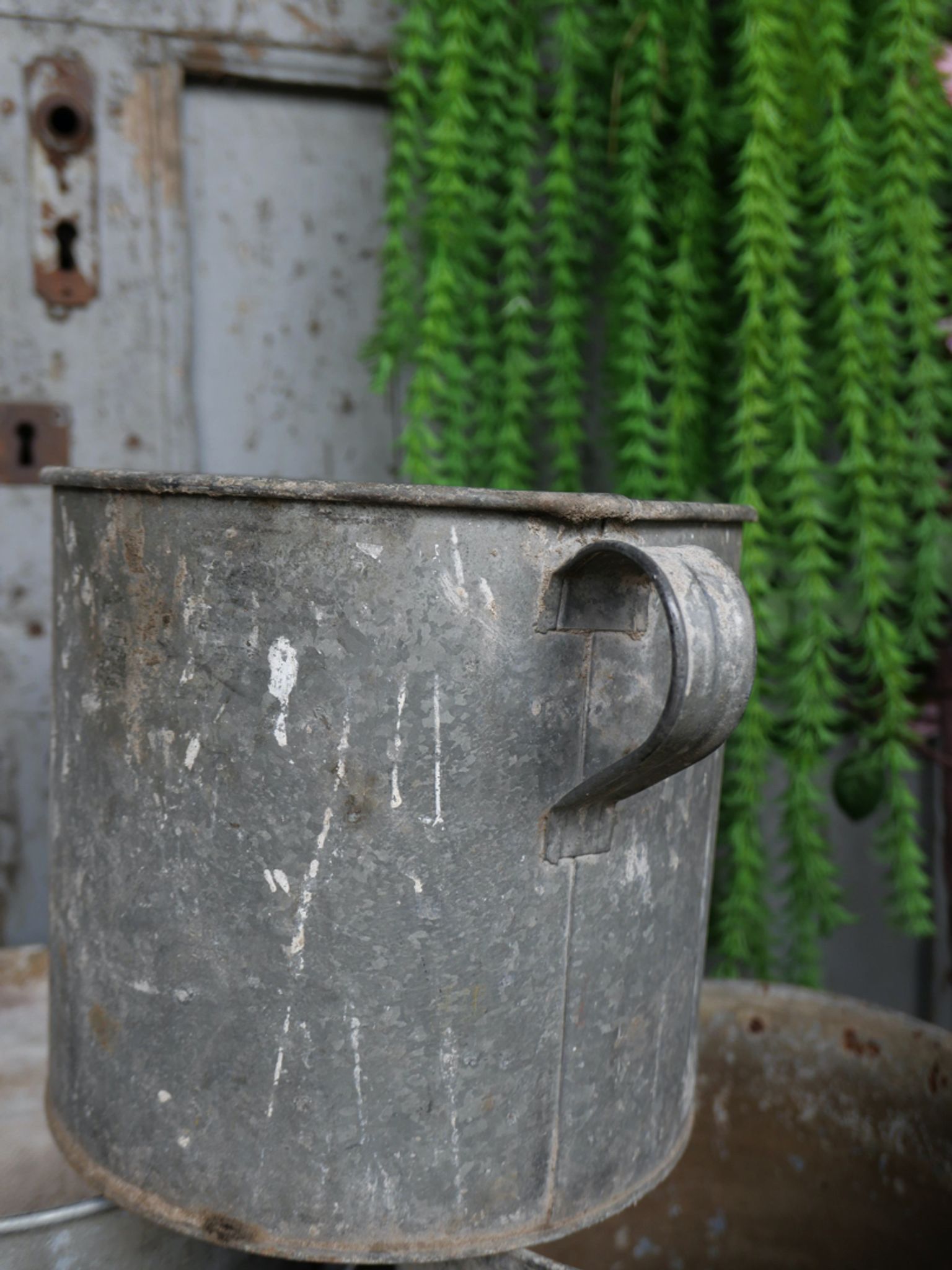 Cache pot en zinc
