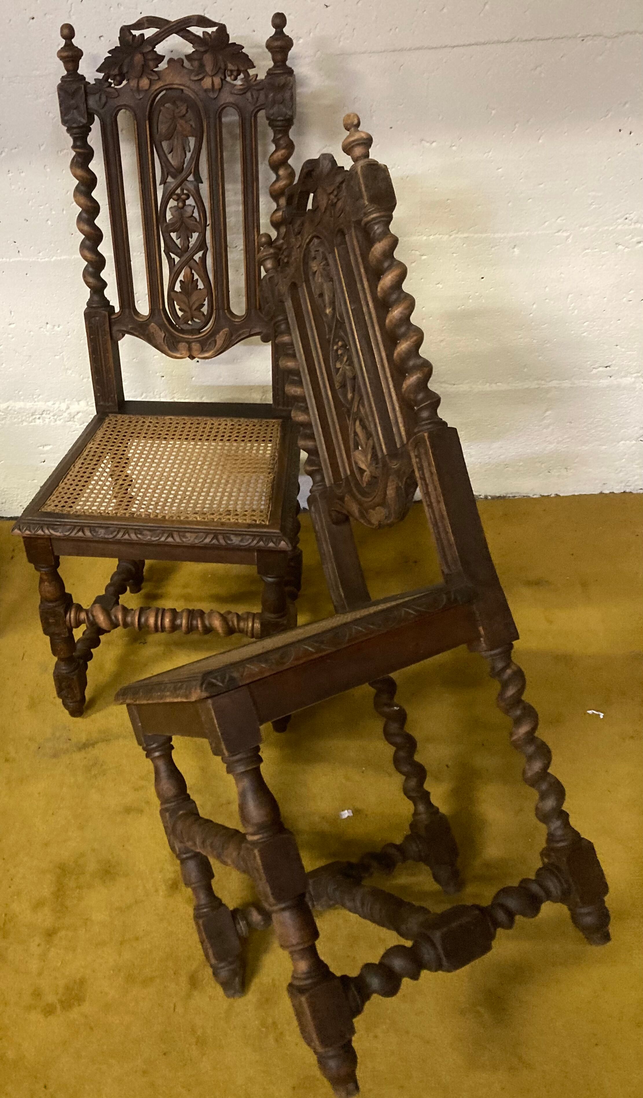 Duo de chaises bois sculpté