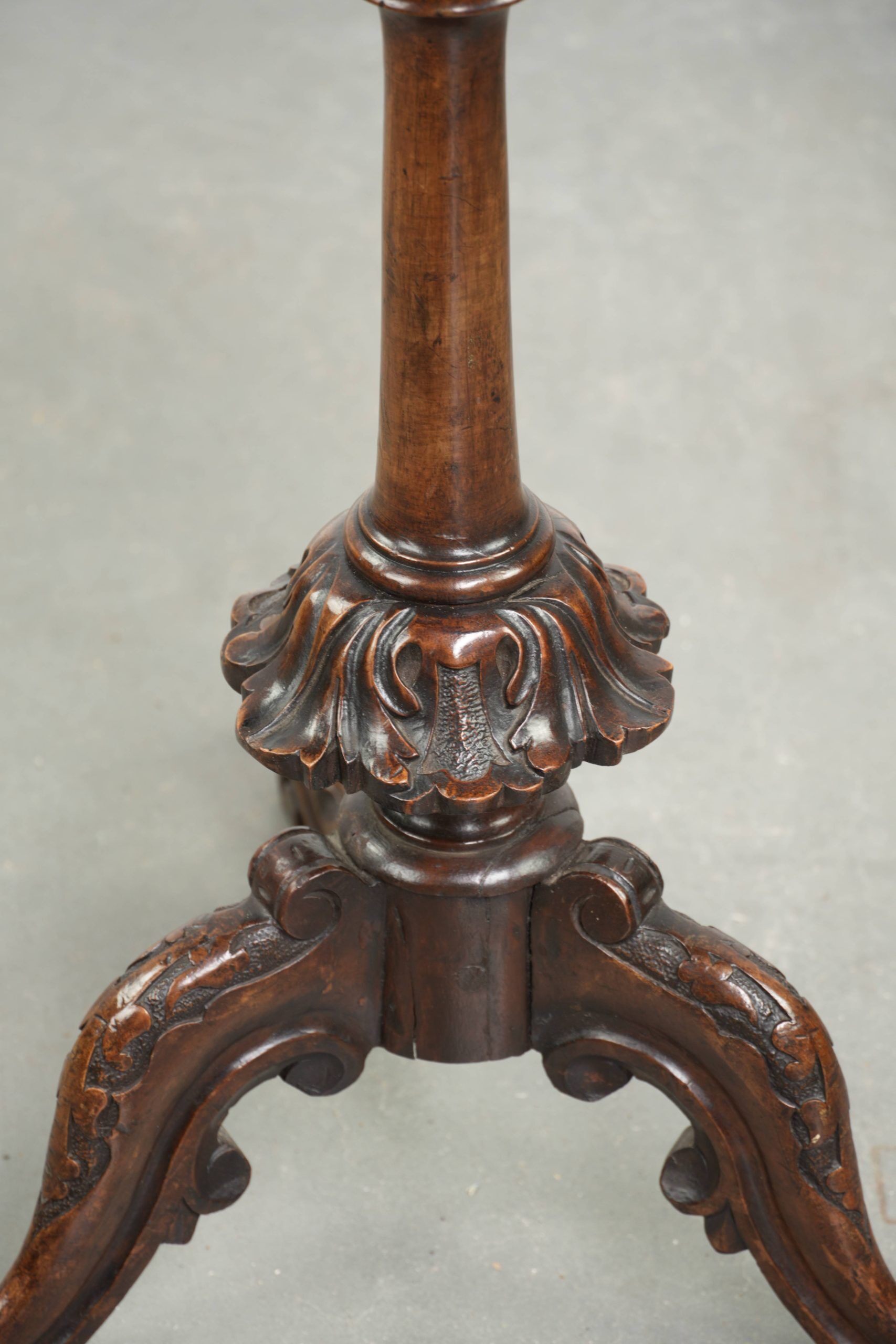 Round antique side table / wine table with rich carvings