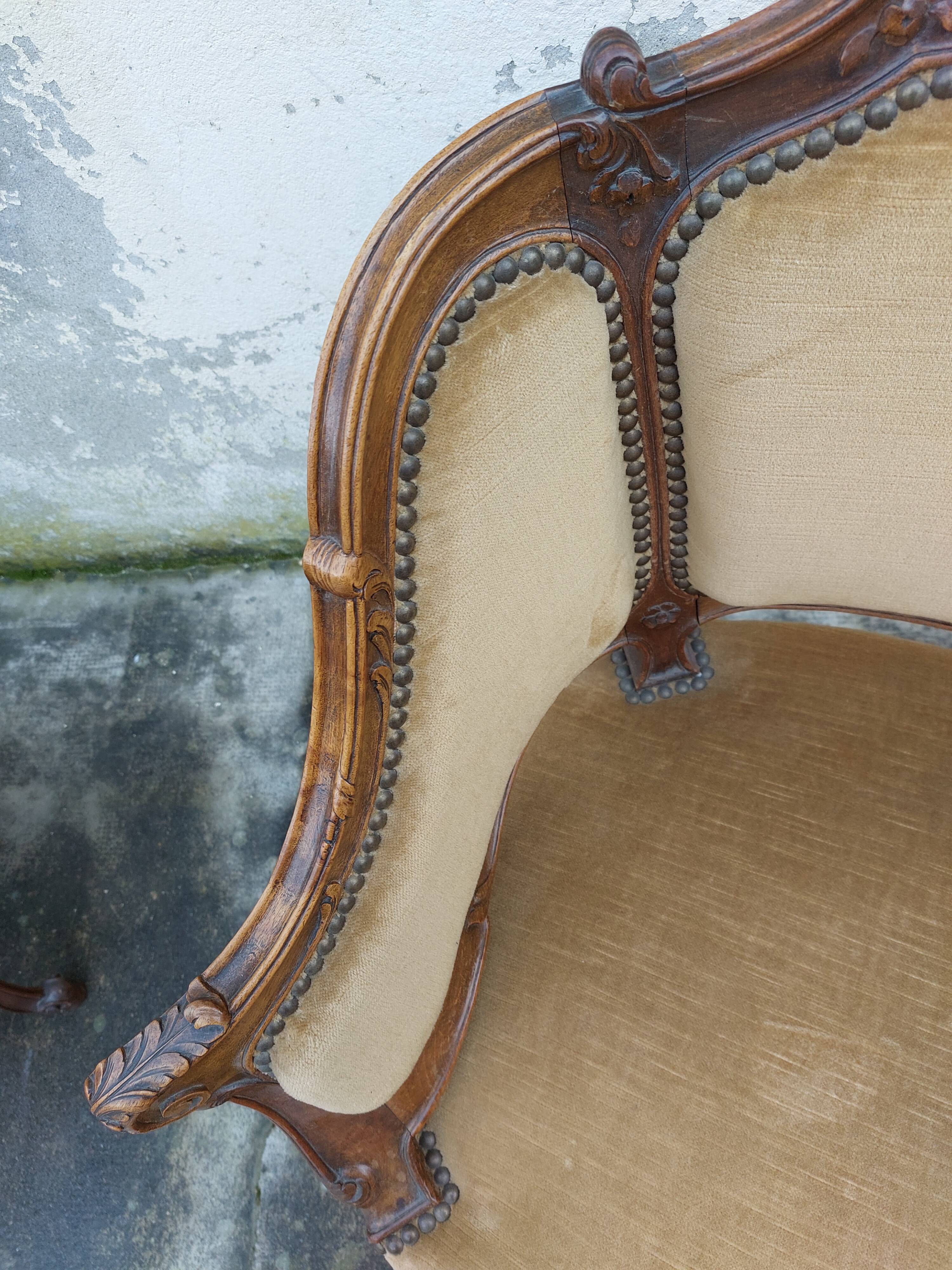 Paire de fauteuils corbeille louis XV en Noyer sculpté