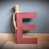 Letter sign E