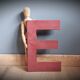 Lettre enseigne E