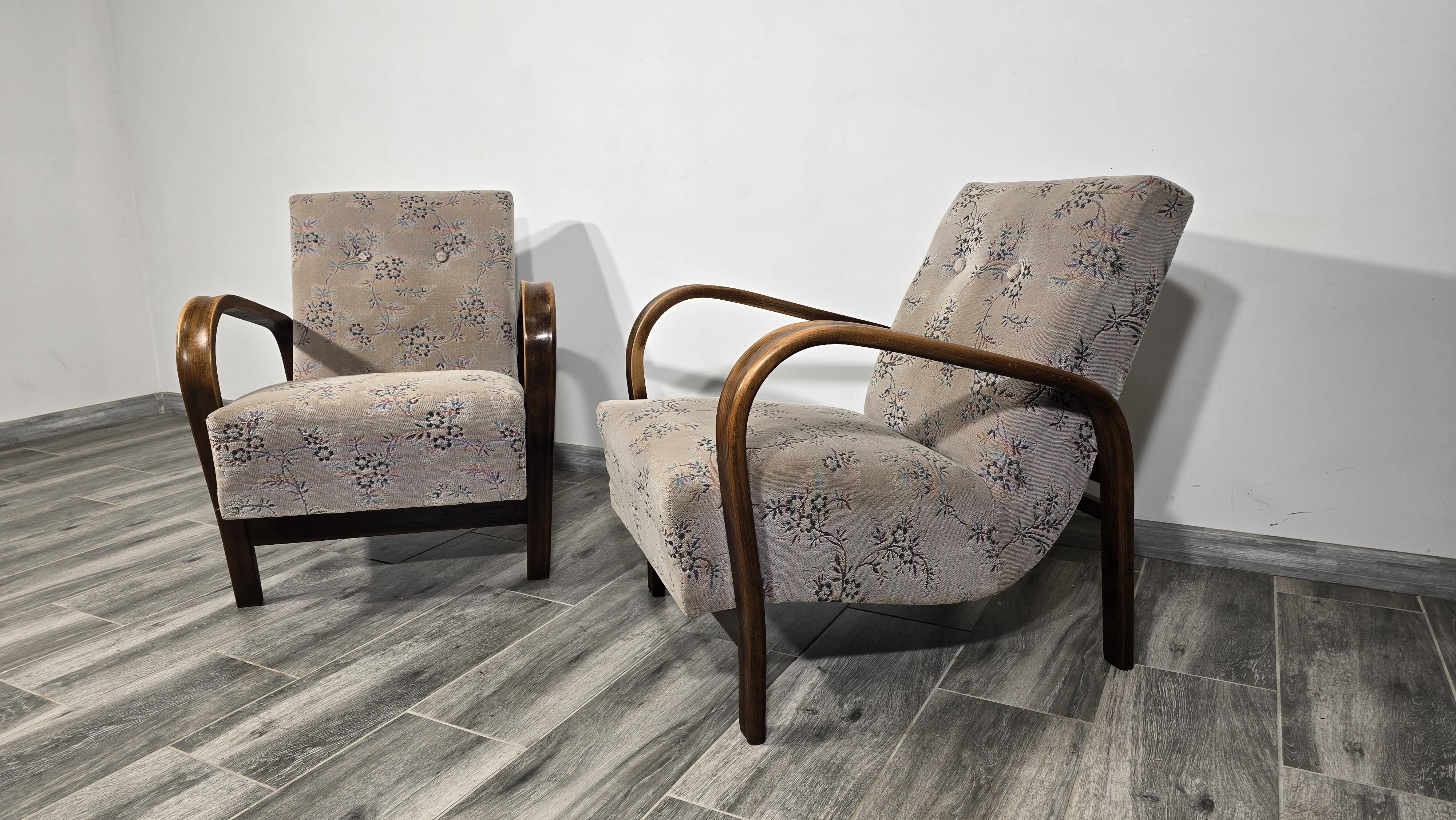 Paire de fauteuils par K. Kozelka et A. Kropacek