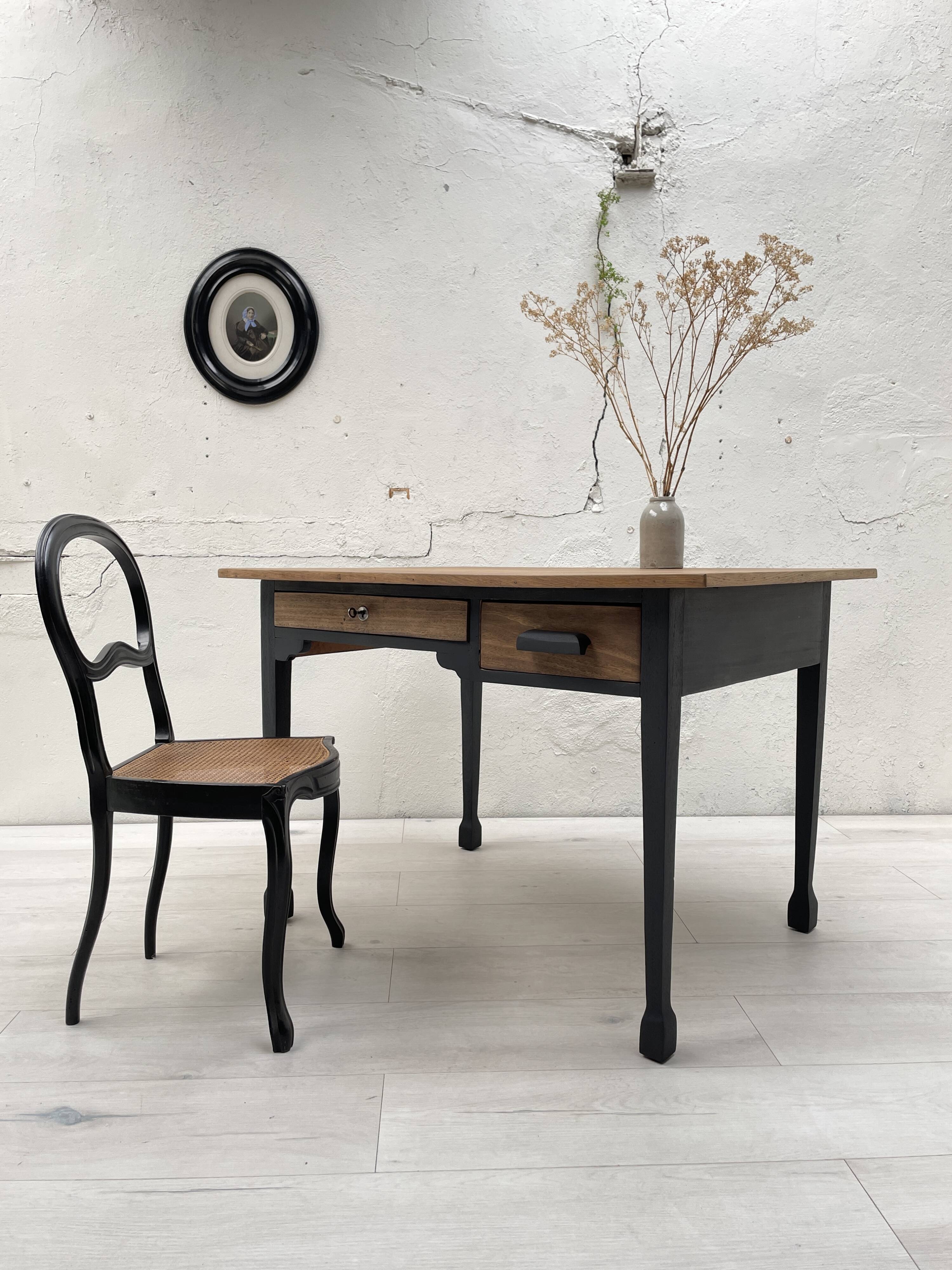 Bureau en bois peint