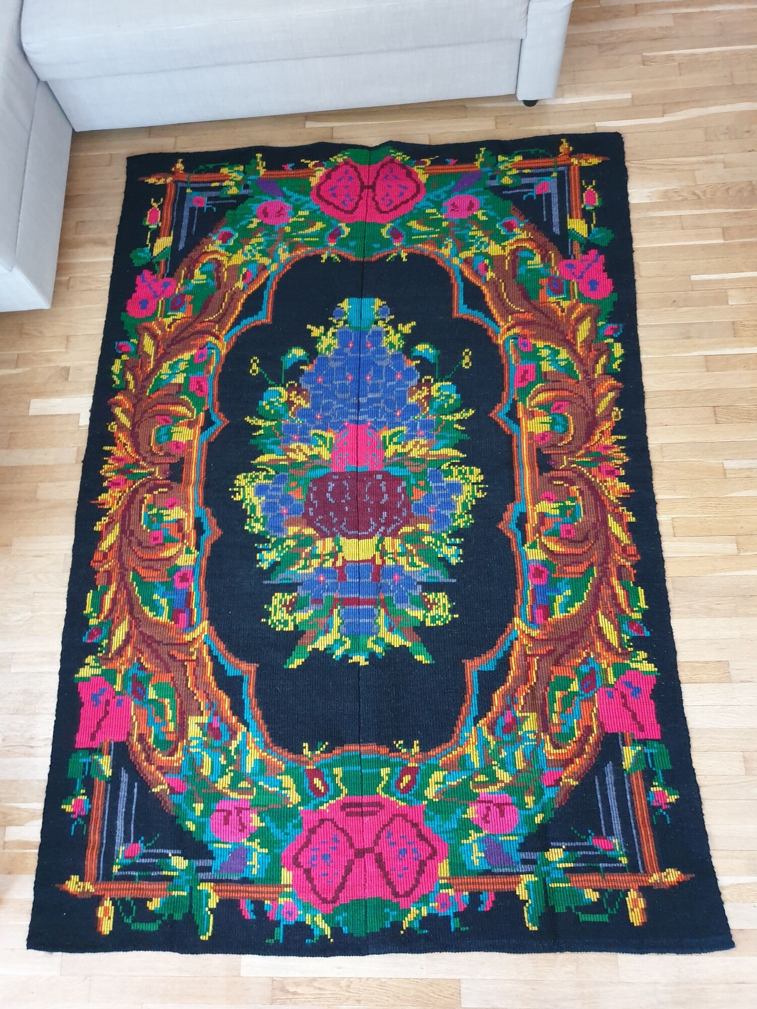 The bee rug, amazing vintage romanian wool rug, elegant romantic, bohemian design, rustic eclectic