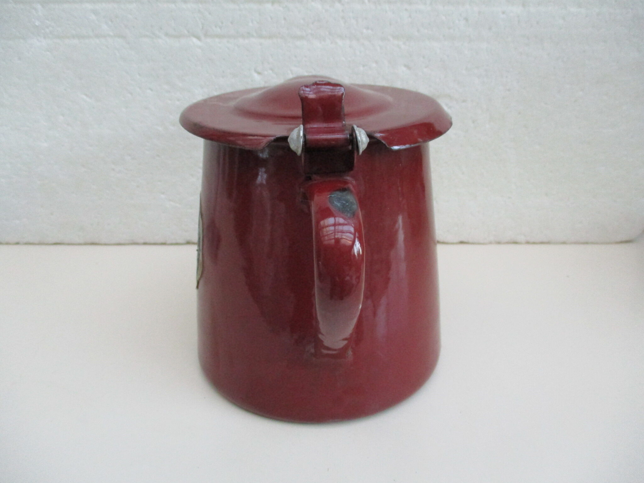 Old enamelled sheet metal pourer from Leroc