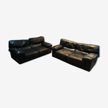 Pair of 2-seater sofas in black leather Roche & Bobois