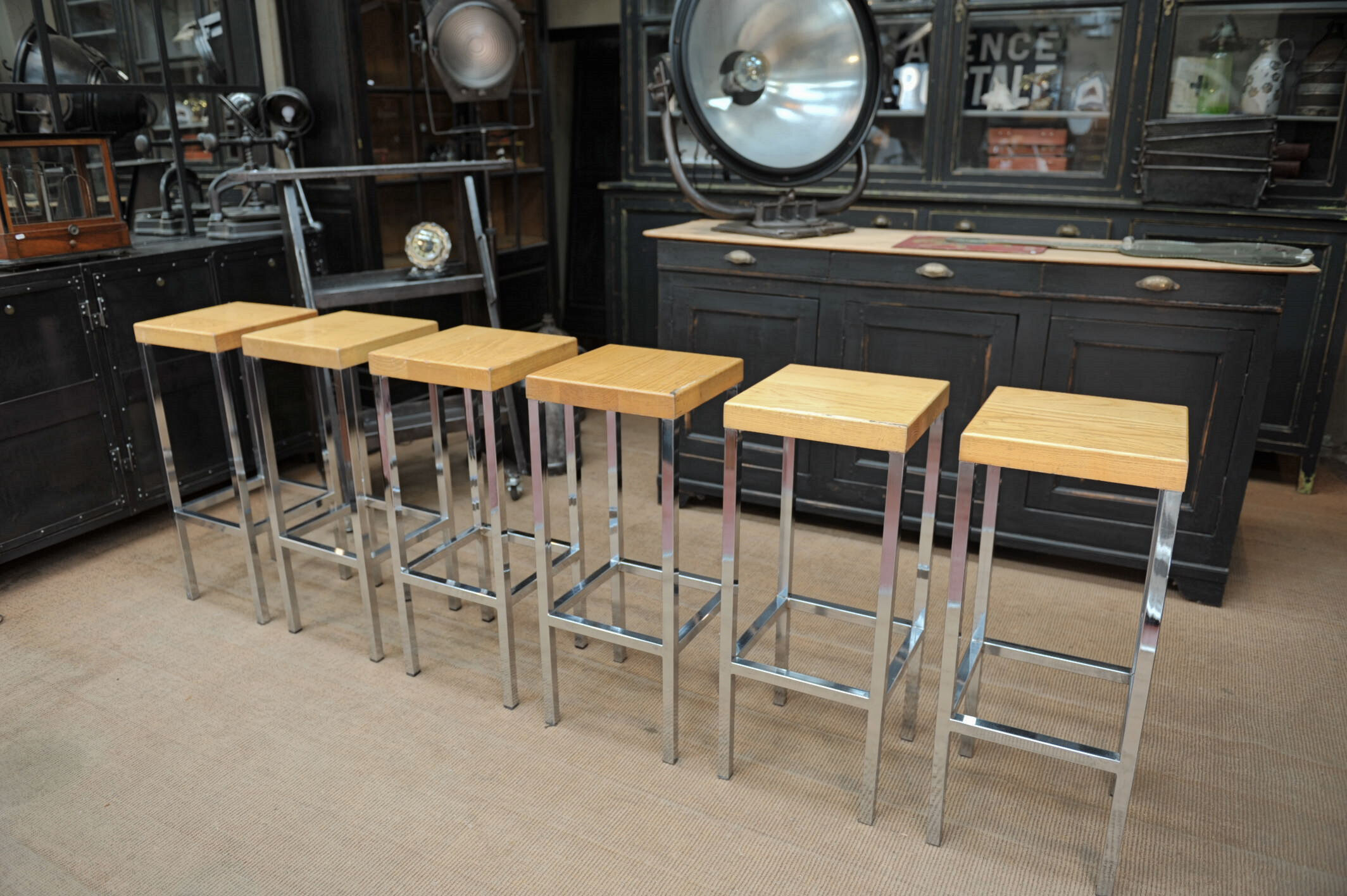 Lot of 6 old bar top stools 1970