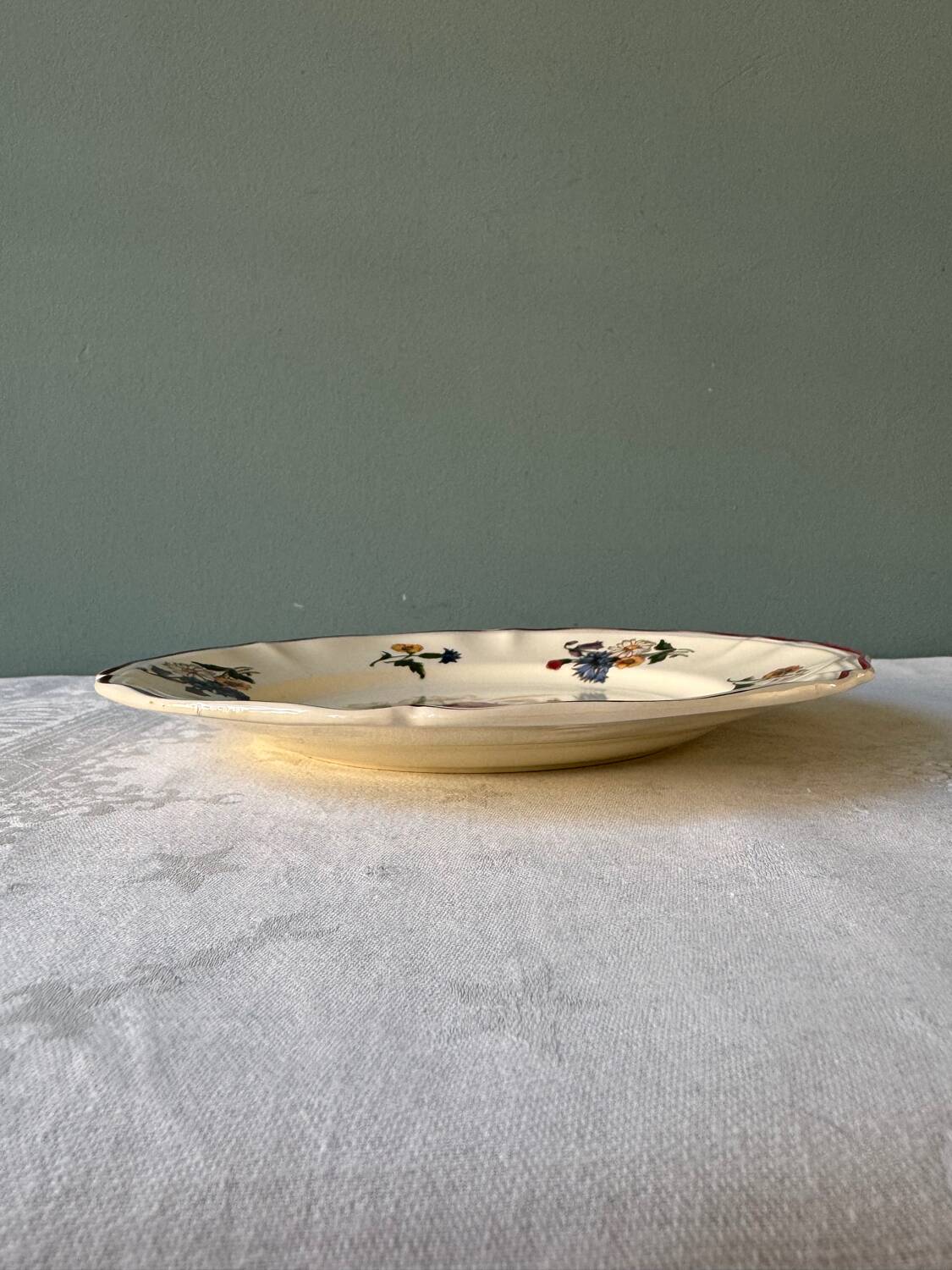 Series of 8 Digoin Sarreguemines flat plates, Agreste collection