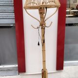 Lampadaire avec porte manteau rotin vintage