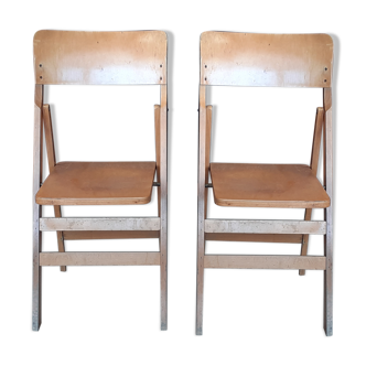 set of 2 folding chairs.