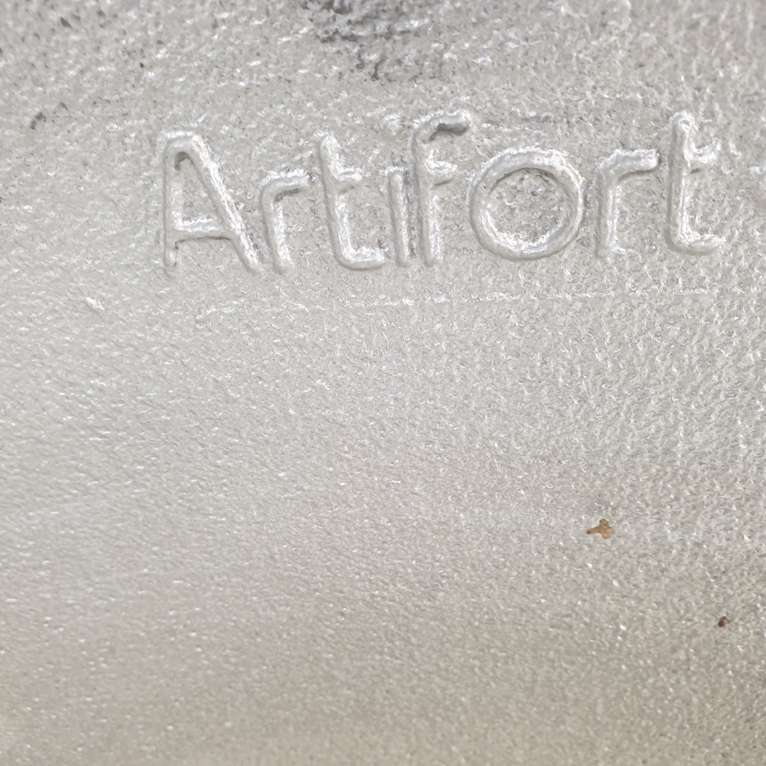 Oval dining table by Pierre Paulin for Artifort