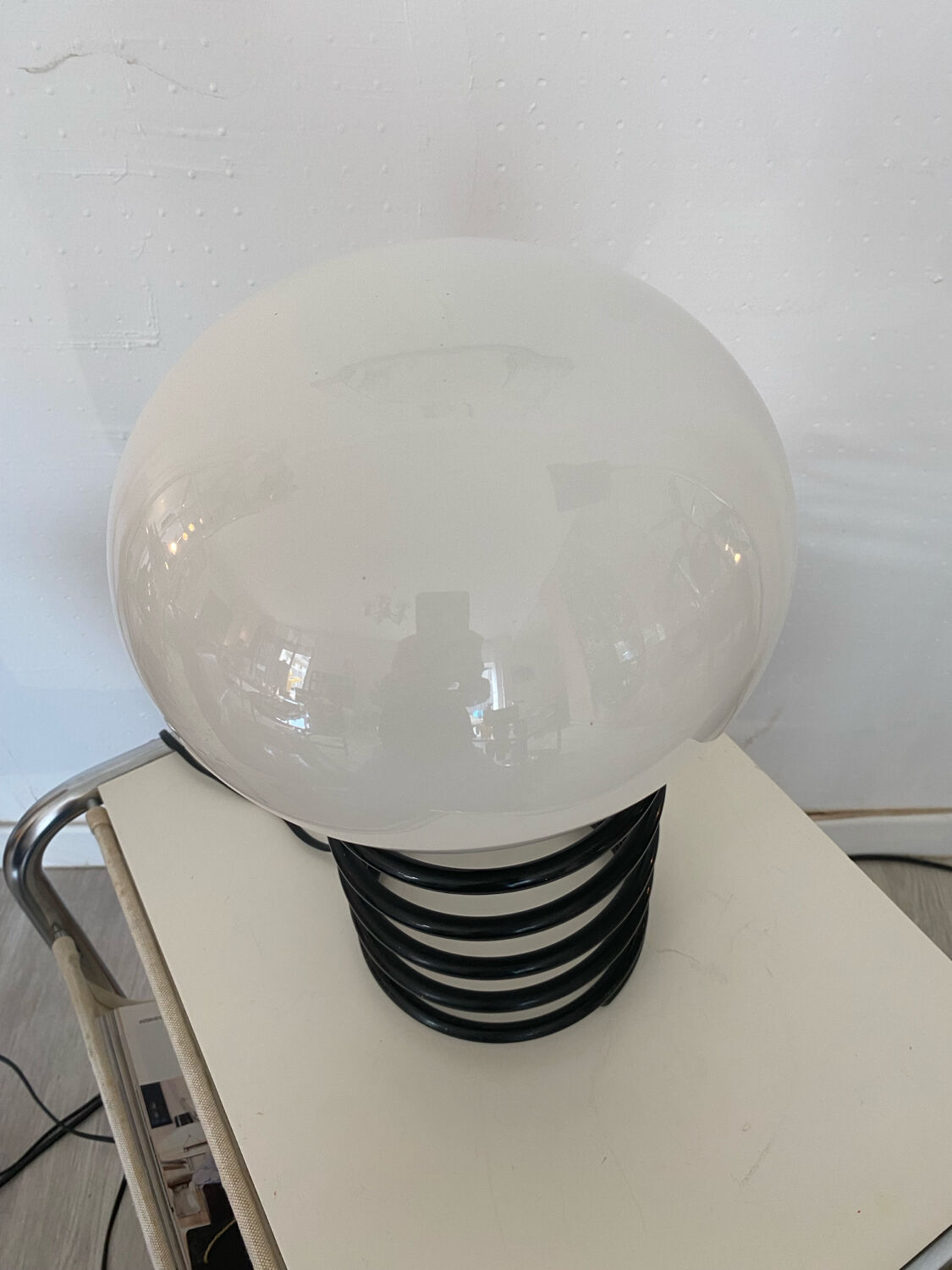 Lampe à poser ressort dans le goût d'Ingo Maurer