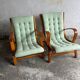 Ensemble de 2 fauteuils lounge vintage vert menthe rembourrés avec cadres en bois couleur miel