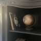 Armoire « chapeau de gendarme »