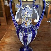 Vase amphore Art Nouveau en faïence émaillée (style barbotine)