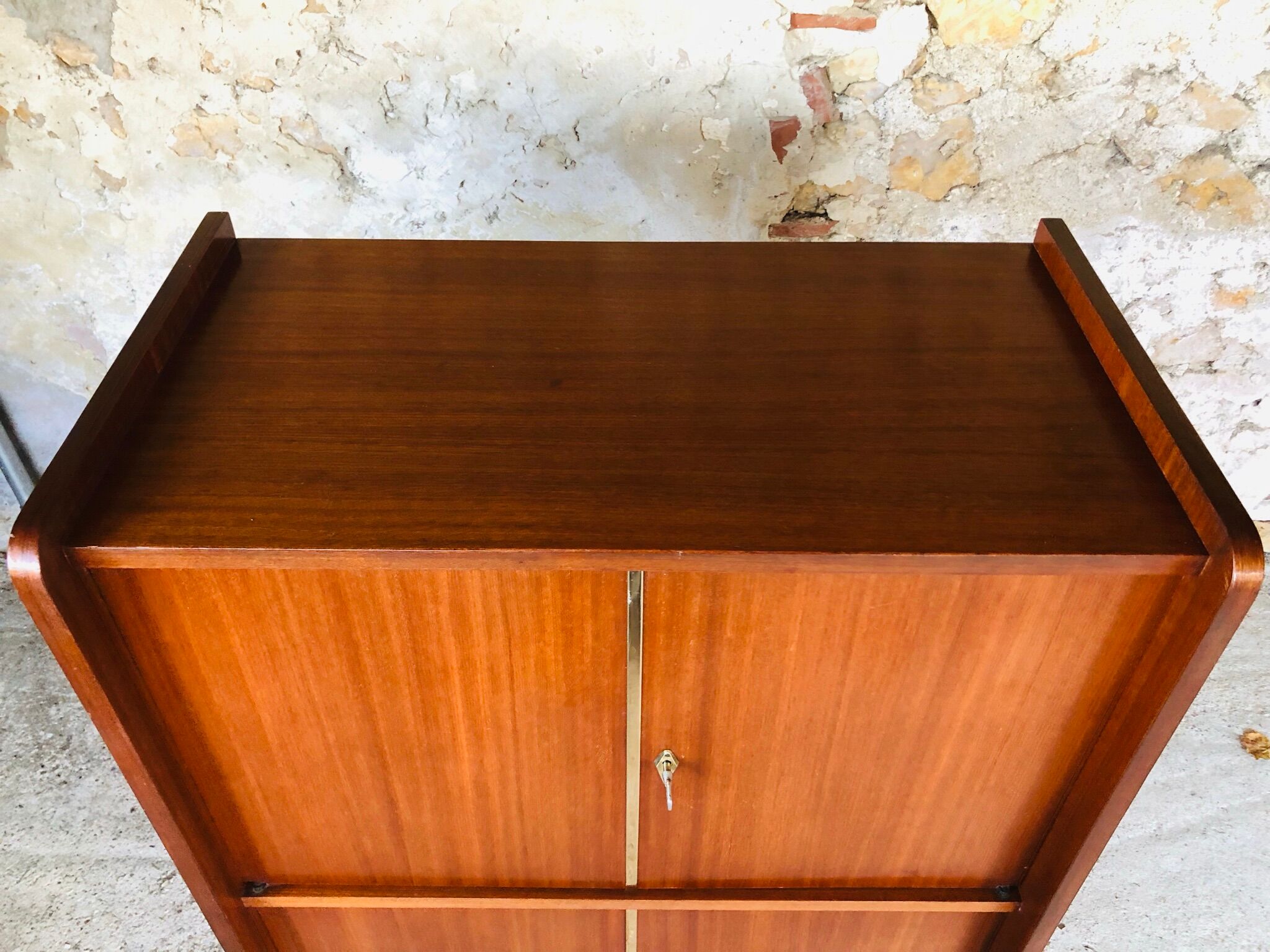 Storage cabinet with double compartment, metal feet circa 60's